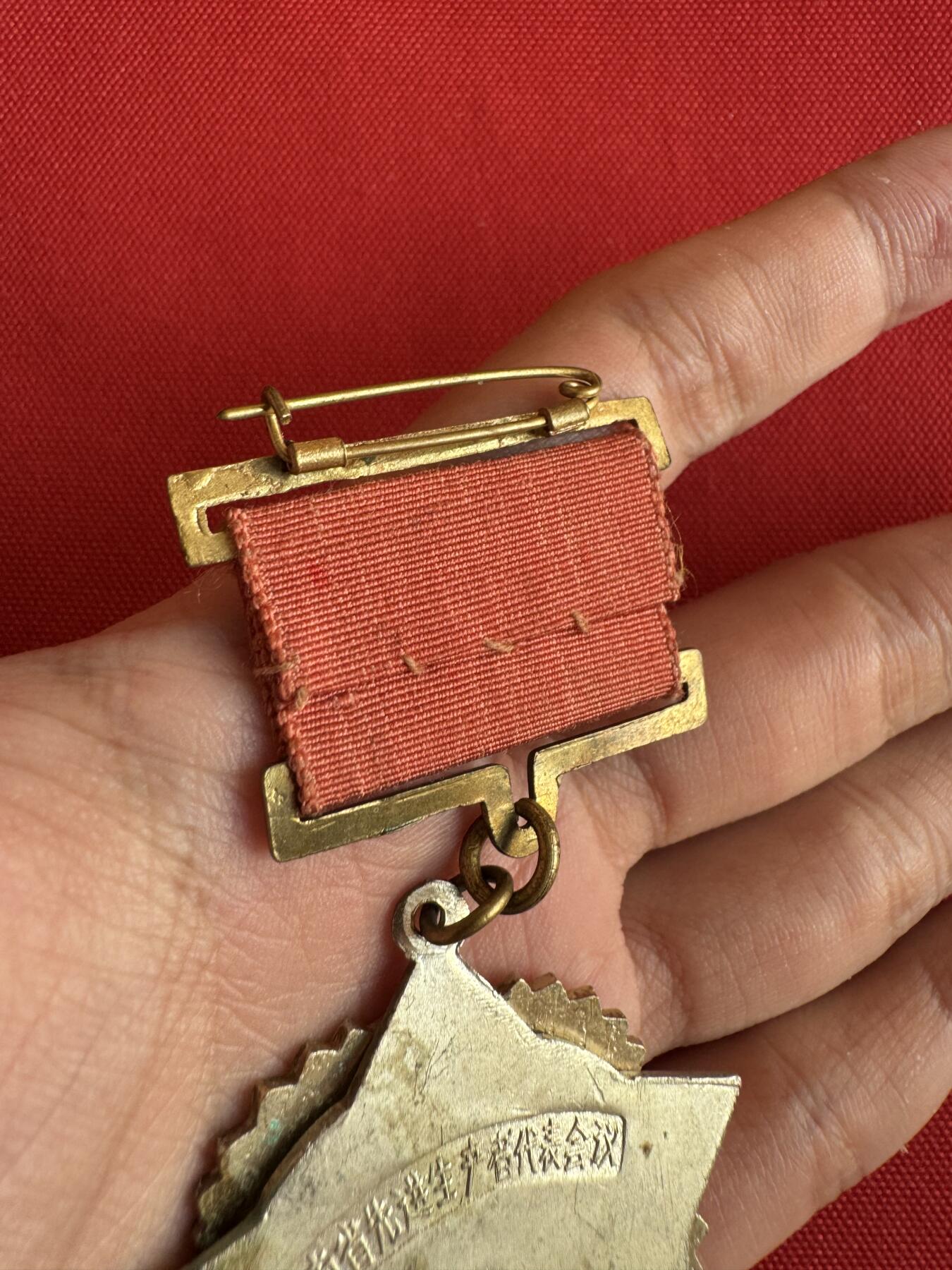 五哥徽章群   20号周六晚上八点4群联拍