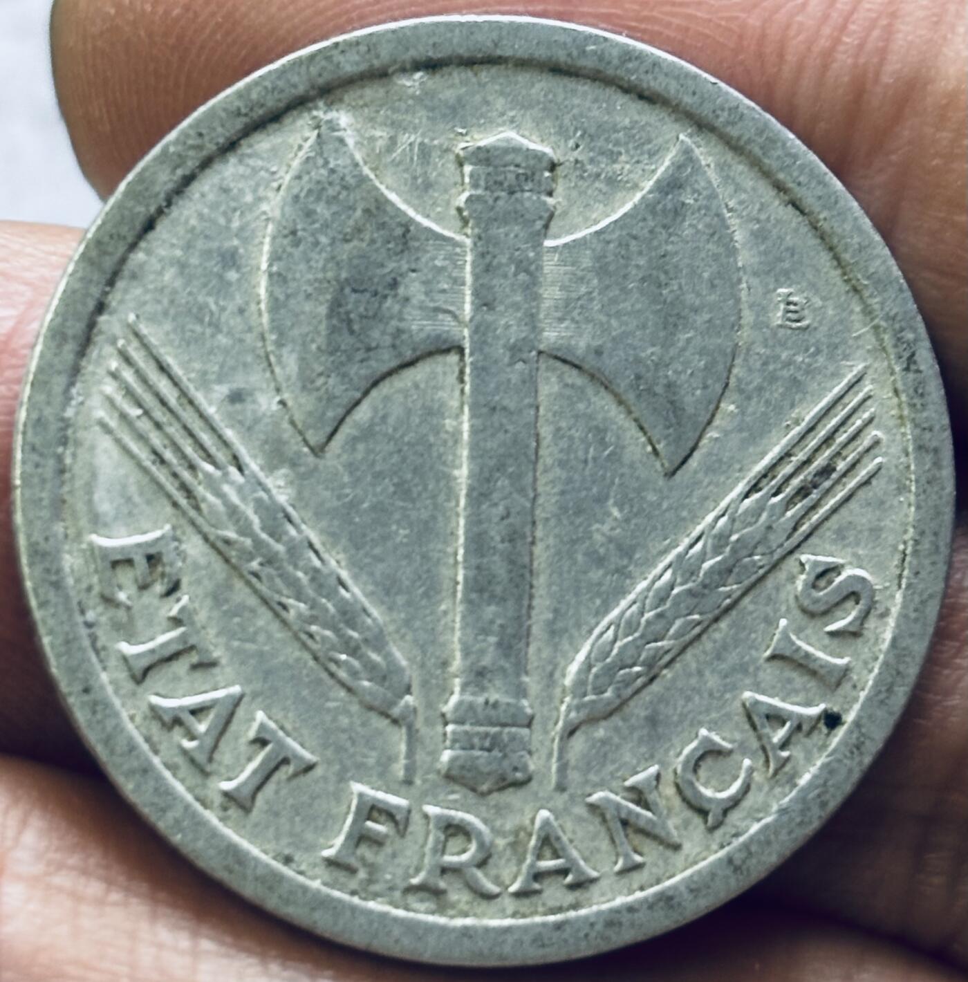 文馨钱币收藏第 286 场，圣诞节专场【 长期接收代拍品低至 0 佣金】 极美品 1943 年德占法国维希政府 2 法郎铝币，第一版本只发行 2 年首发年