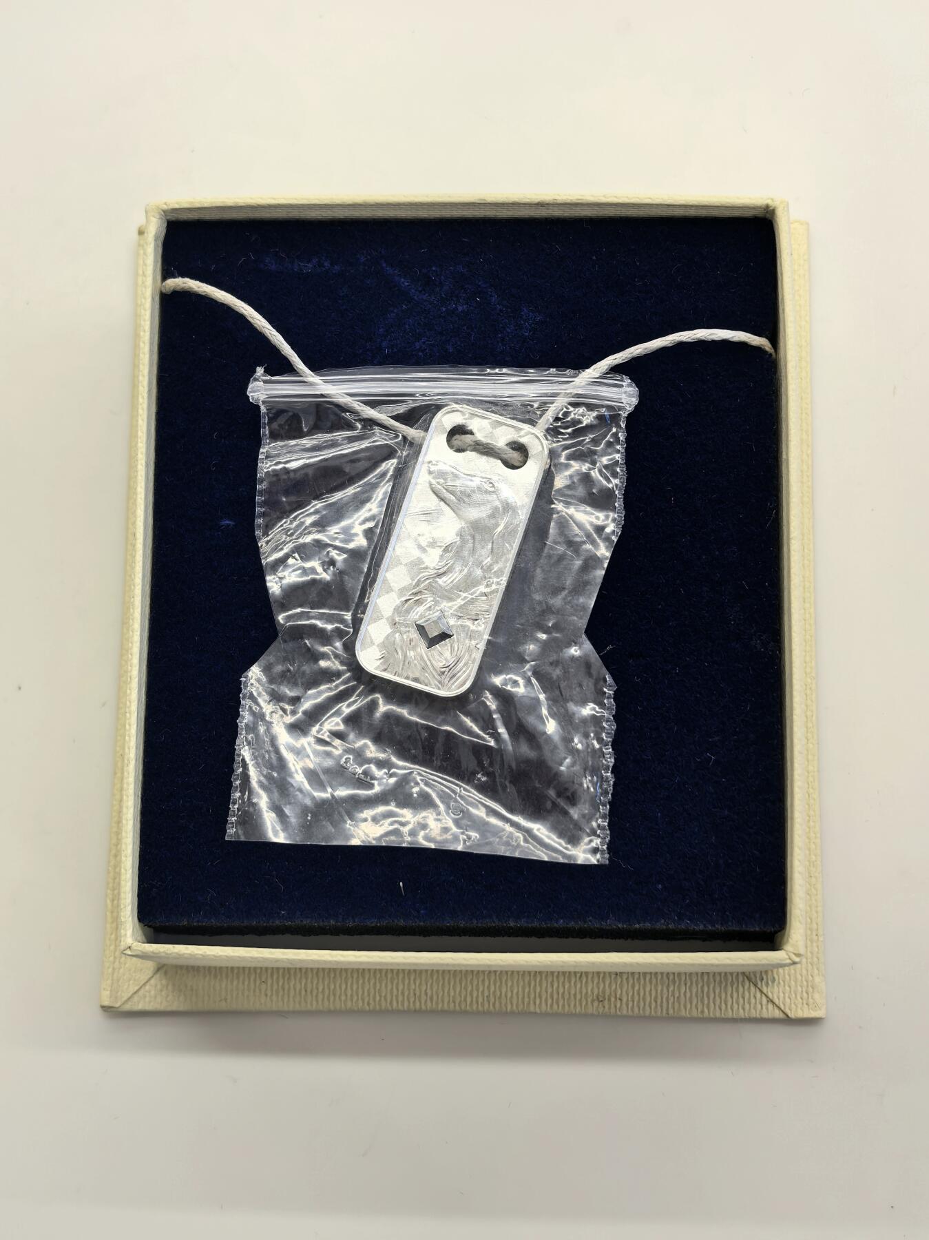 博洋堂世界钱币拍卖第153期（全场包邮） 纽埃2018年1元精制银币 狗年(吊坠） 10克999银 发行量：最多1千 盒证全