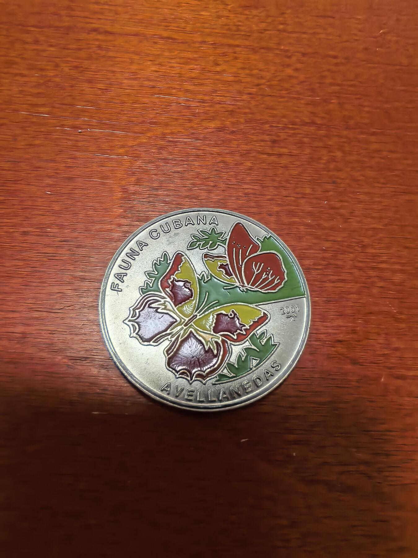 长老汇蛇年精选第八十四场拍卖 2001古巴野生动物系列之鹦鹉1比索彩色珐琅质镍包钢币