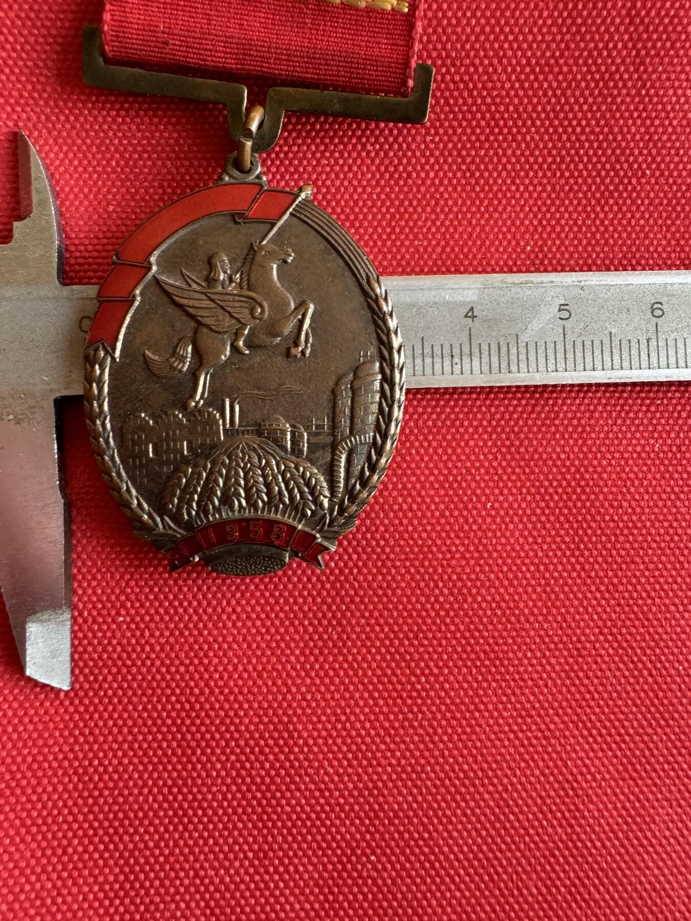 五哥徽章群   20号周六晚上八点4群联拍