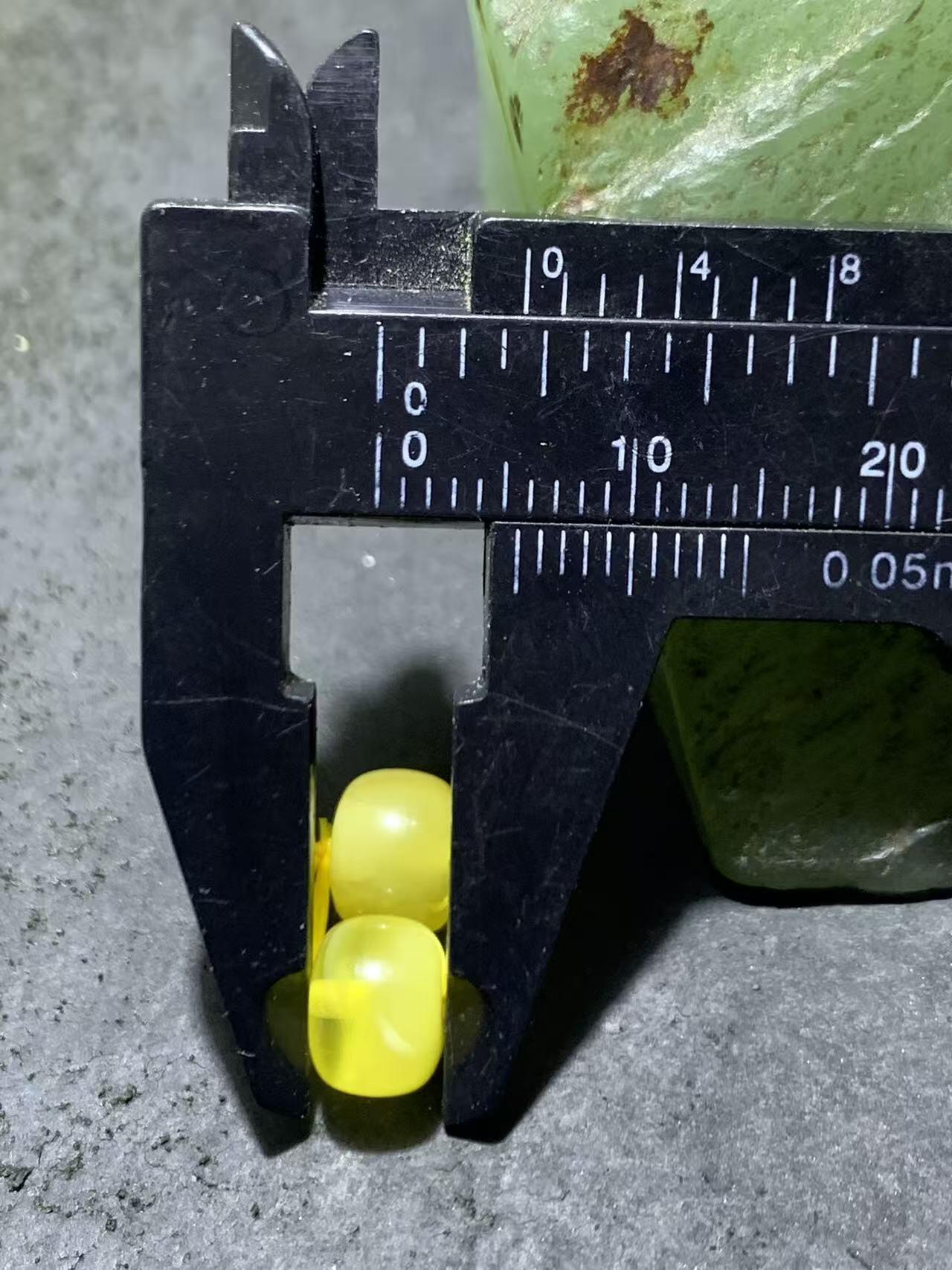 天然俄料原矿蜜蜡小尺寸老形桶珠腰珠两颗