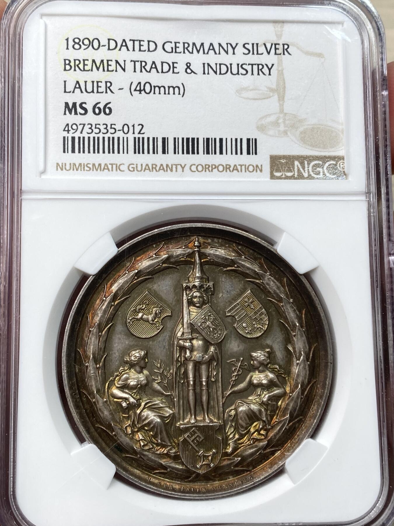 万国钱币拍卖第058期（万国新年大拍） NGC MS66 1890年德国不莱梅贸易工业博览会纪念大银章 正面为不莱梅城市英雄圣罗兰像 NGC唯一冠军分 孔雀绿彩环绕GEM品质 无可挑剔的超神收藏级状态