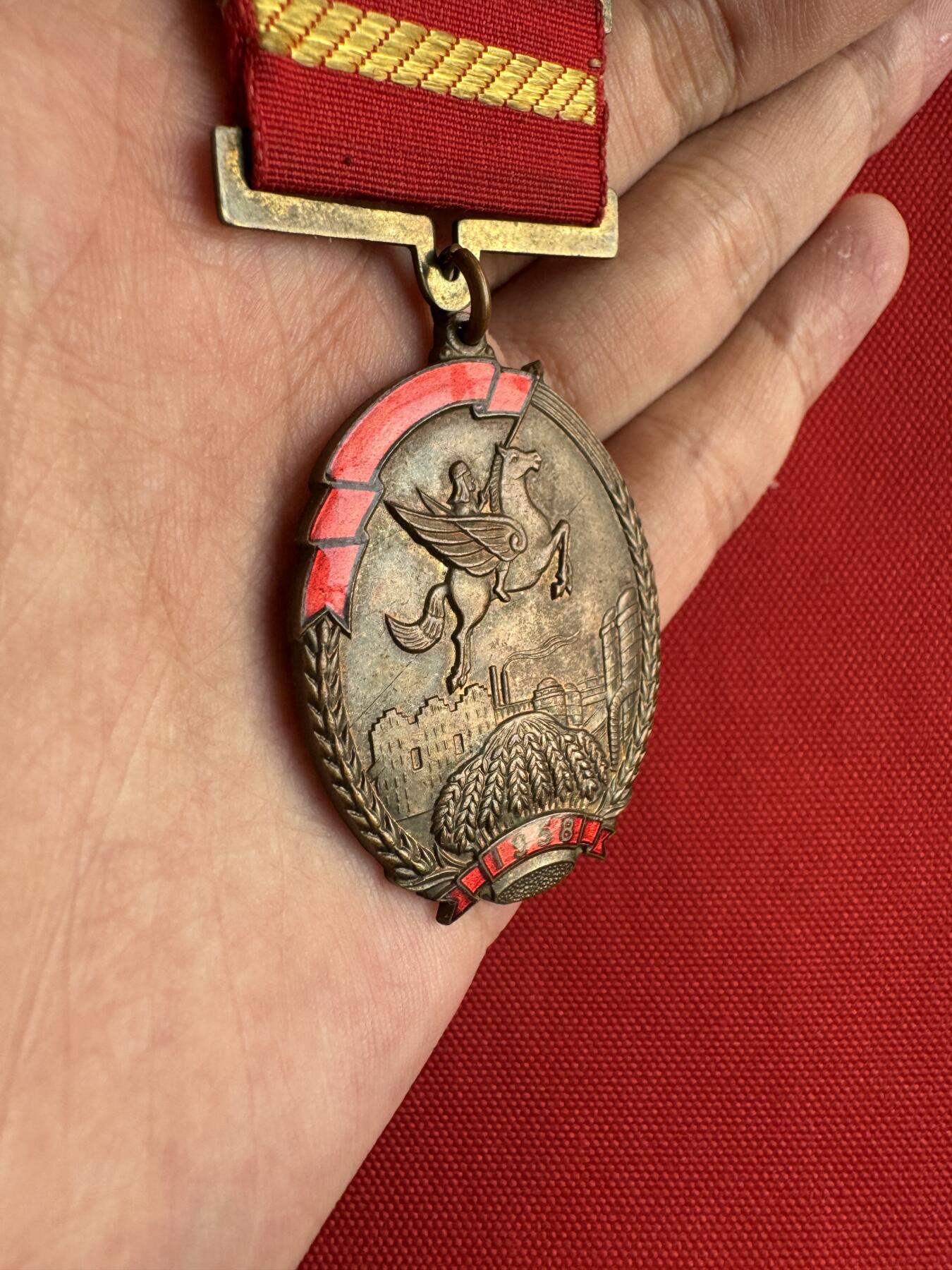 五哥徽章群   20号周六晚上八点4群联拍