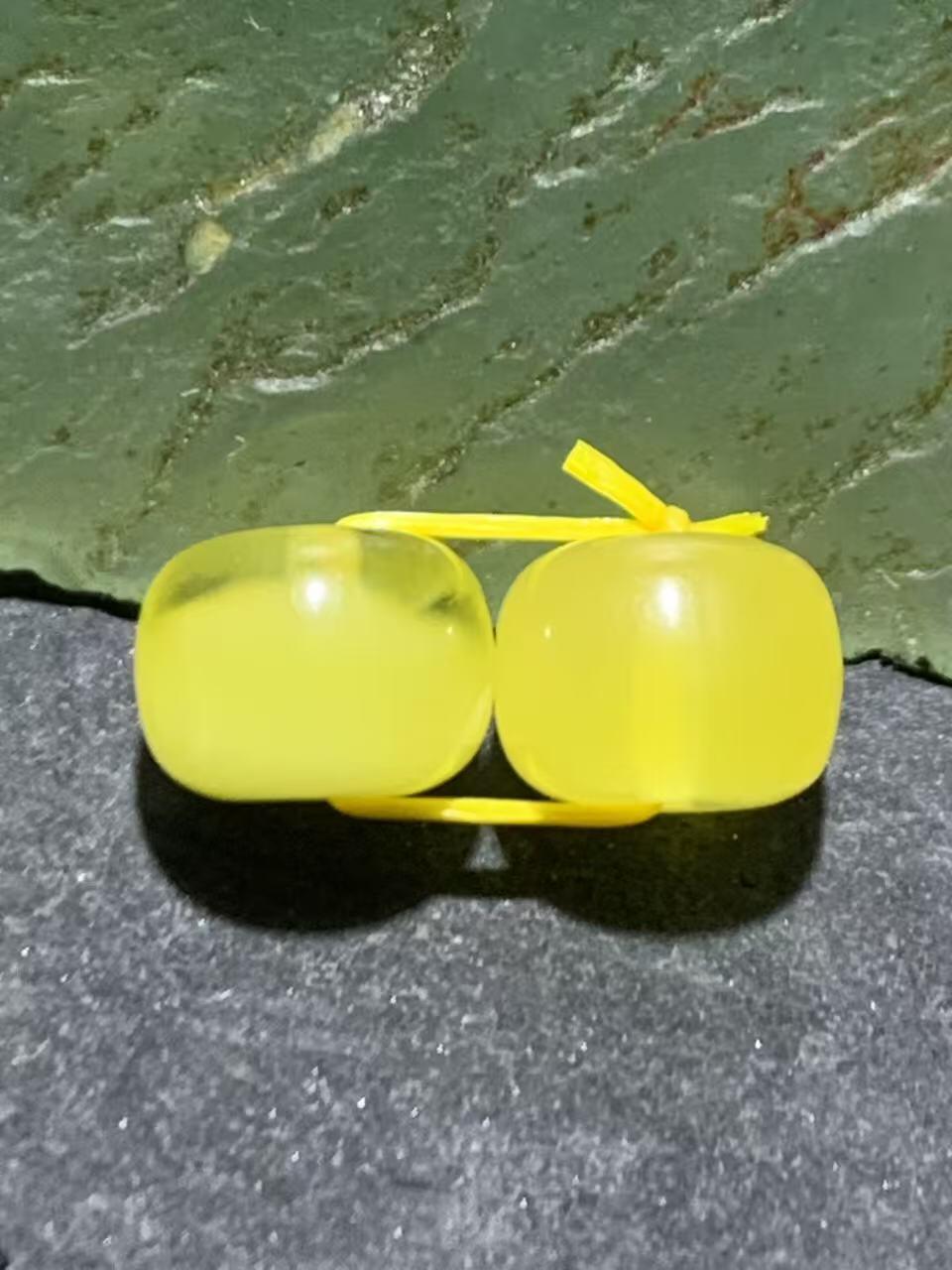 天然俄料原矿蜜蜡小尺寸老形桶珠腰珠两颗