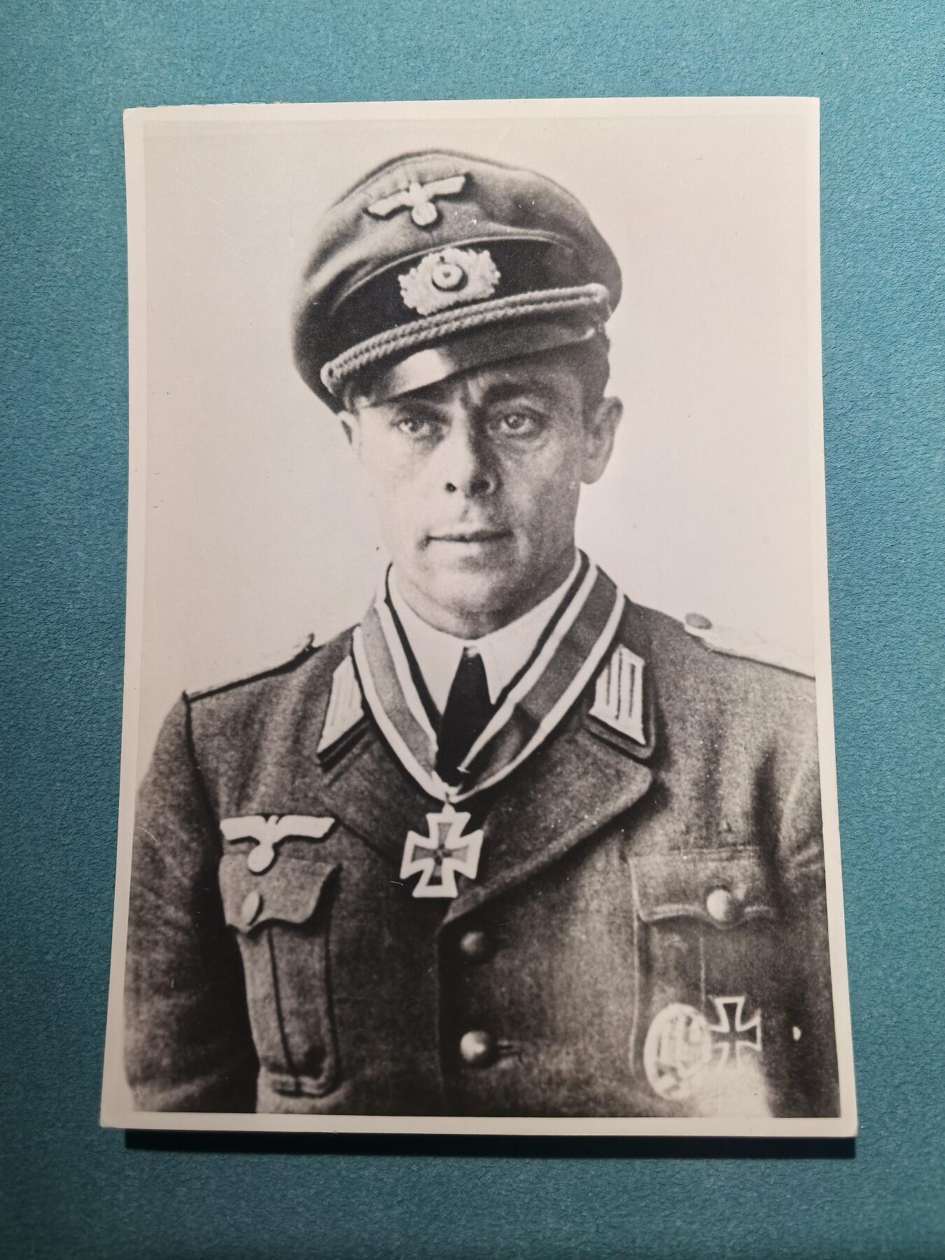 盛世勋华——号角文化勋章邮票专场拍卖第294期 德国（1939）骑士十字勋章获得者照片 上校海因里希·冯·贝尔 佩戴骑士十字勋章/一级铁十字勋章/普通突击奖章等