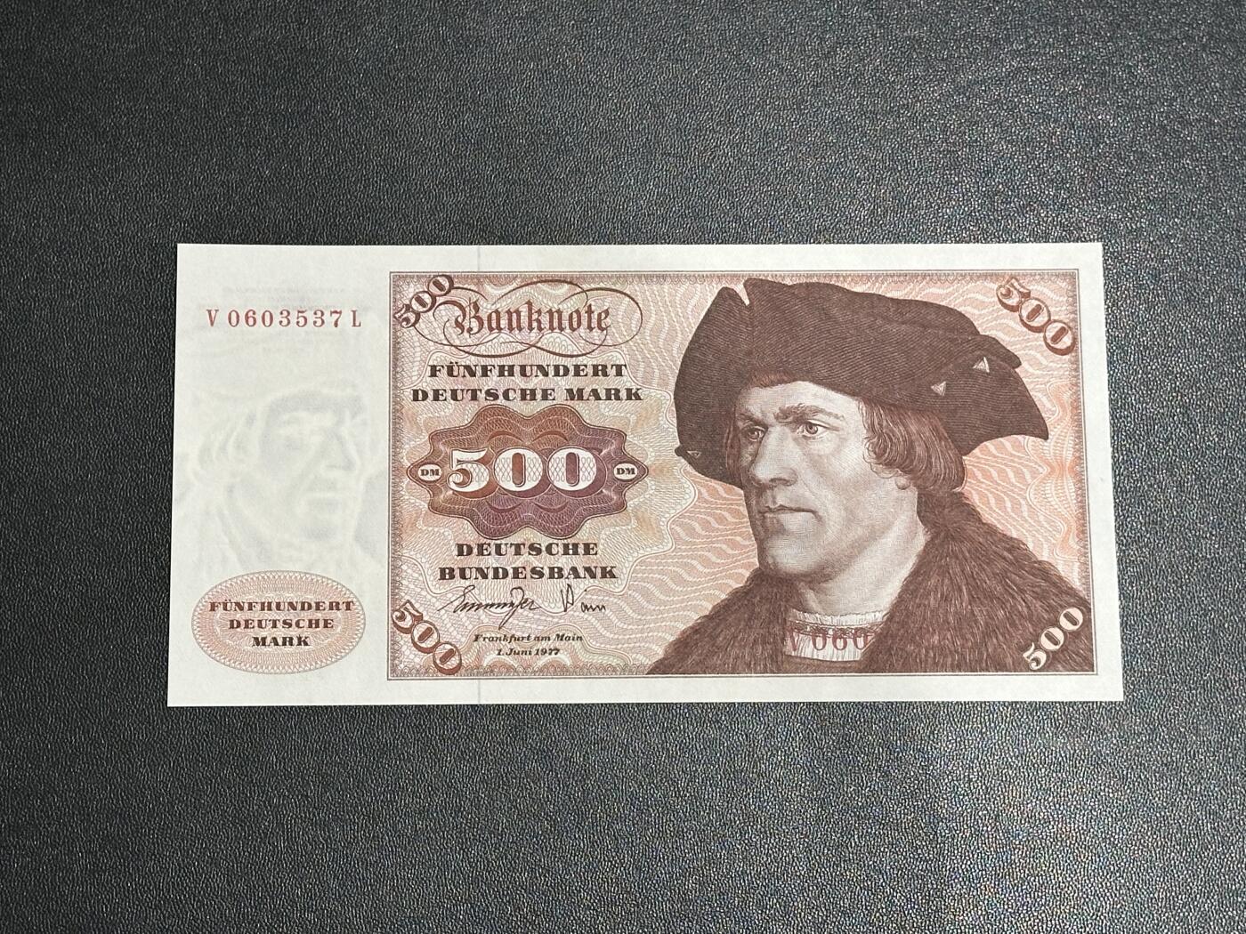 《外钞收藏家》第五百九十五期（优品场）（本平台长期征集拍品、欢迎藏友们联系合作）