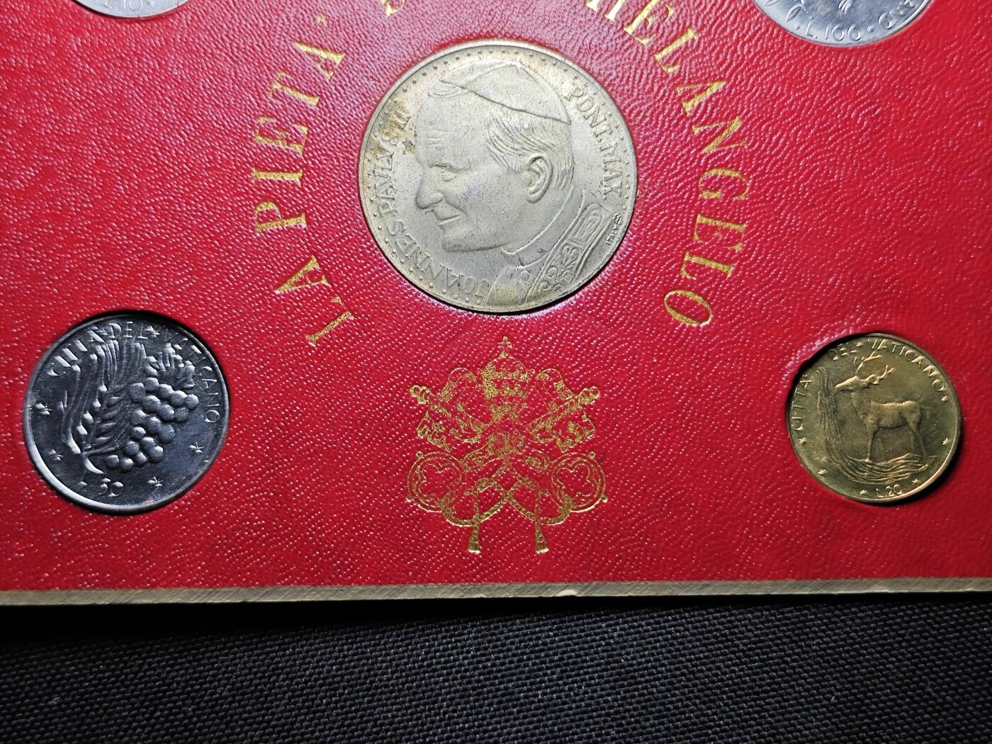 KK钱币收藏小铺 《套币 好品/批量散币专场》  2月预留时间 周末发货  梵蒂冈套币 含镀银章