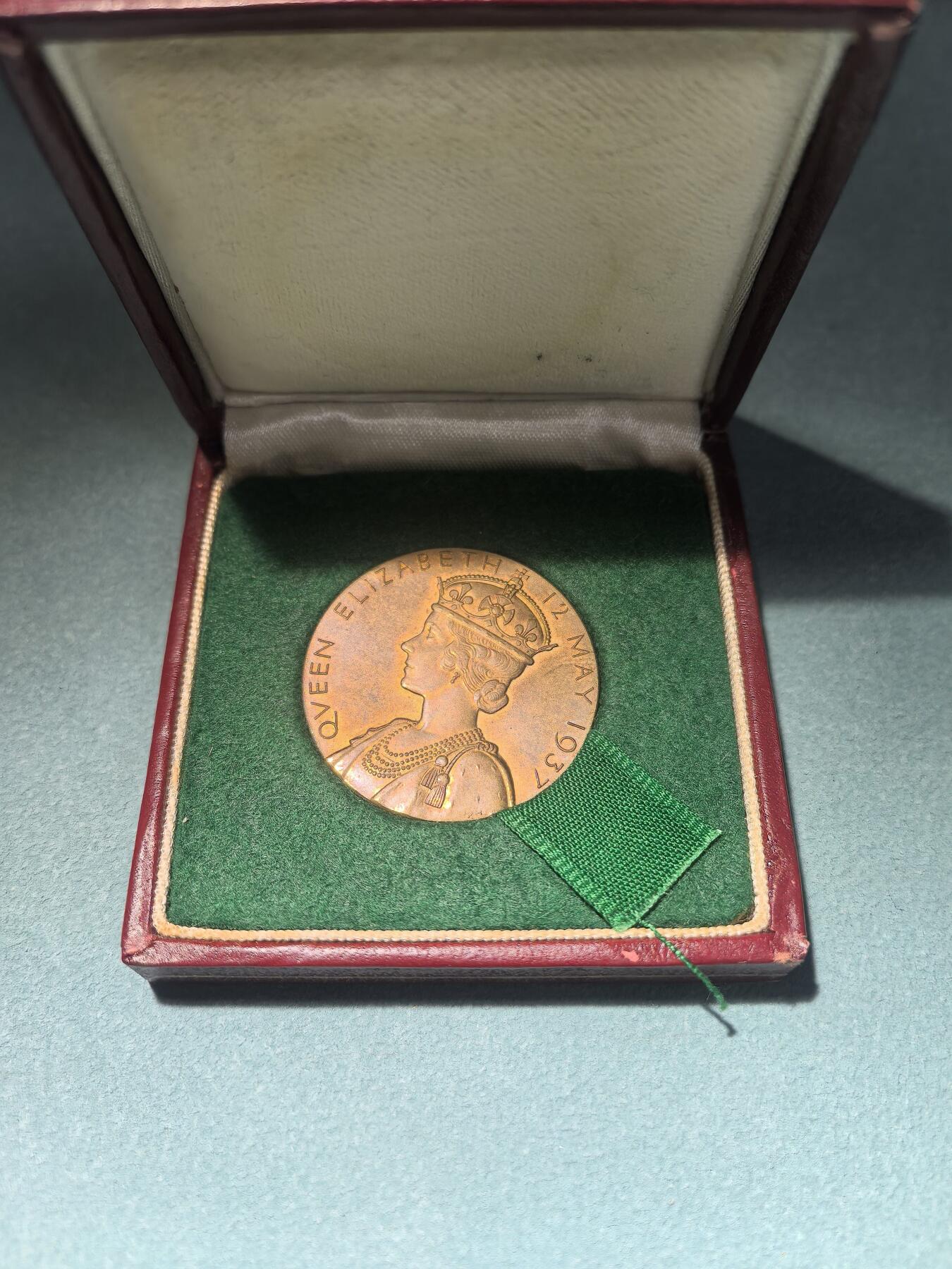 盛世勋华——号角文化勋章邮票专场拍卖第294期 1937年英国乔治六世国王加冕纪念证章 铜质 带原盒