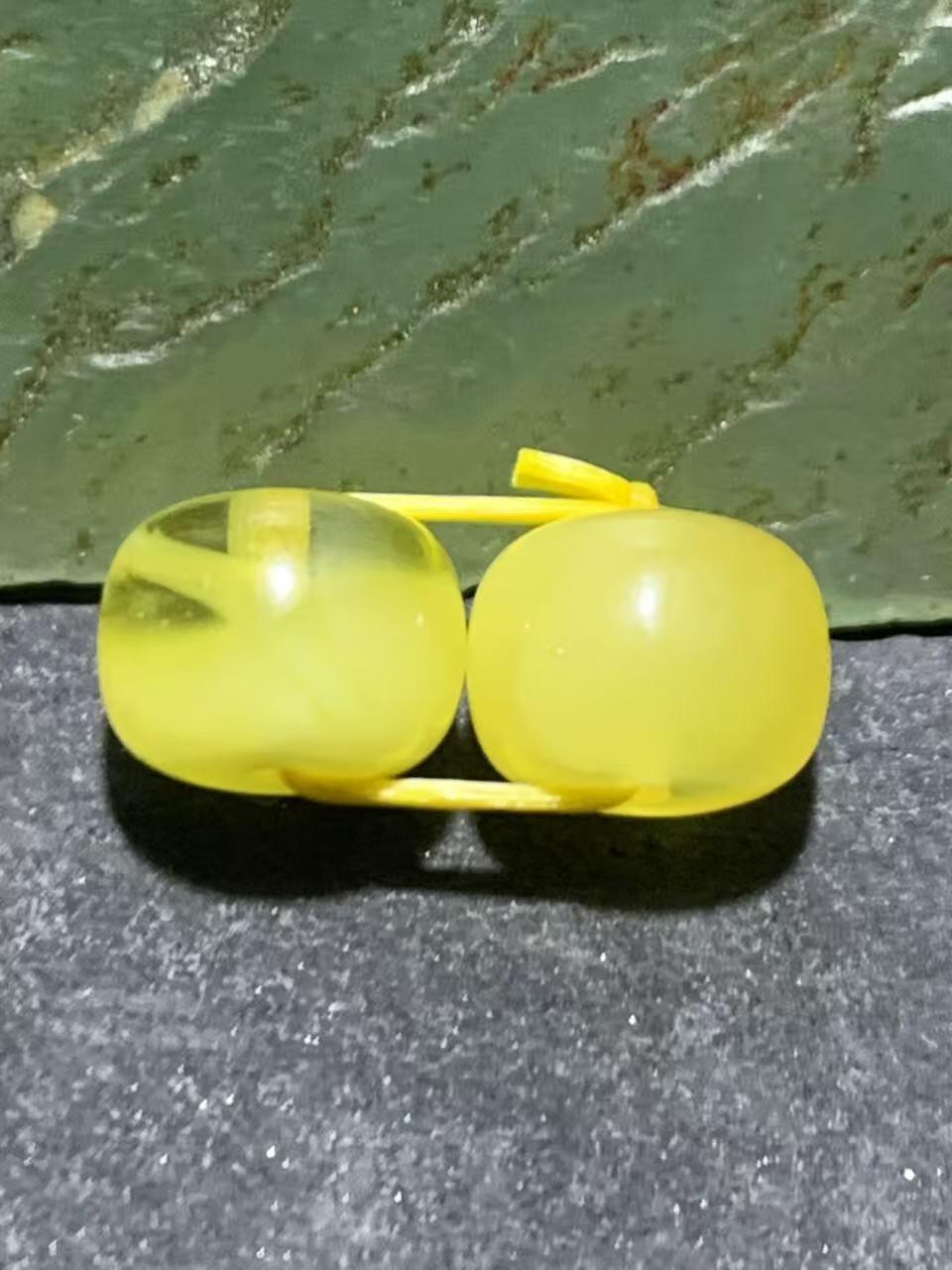 天然俄料原矿蜜蜡小尺寸老形桶珠腰珠两颗