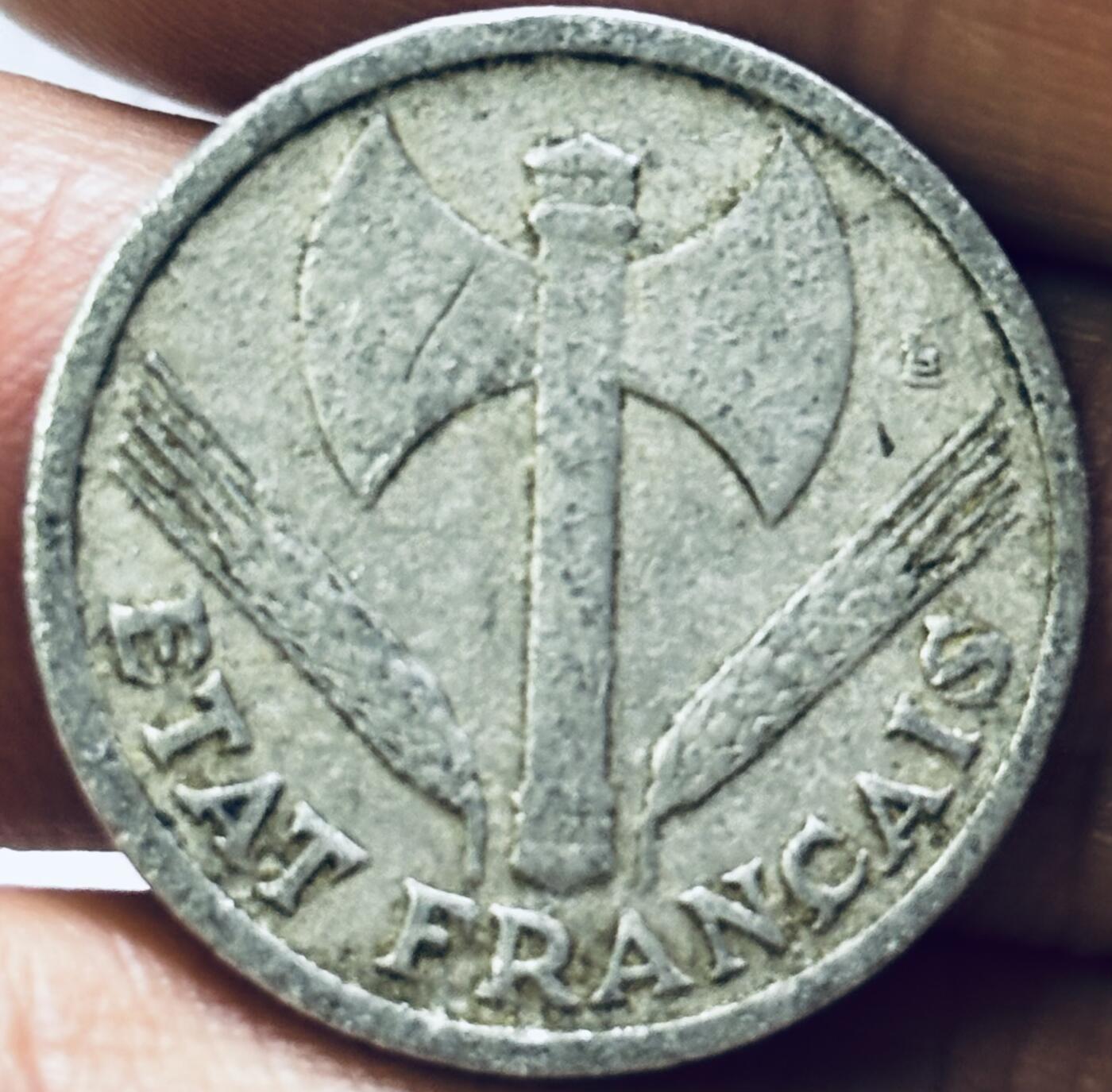 文馨钱币收藏第 286 场，圣诞节专场【 长期接收代拍品低至 0 佣金】 极美品 1942 年德占法国维希政府 1 法郎铝币，第一版本只发行三年首发年