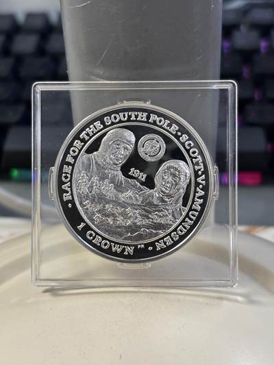 第185期拍卖 - 福克兰2007年 国际极地年到达南极点1克朗精制纪念银币，28.28克，925银，【银价398】