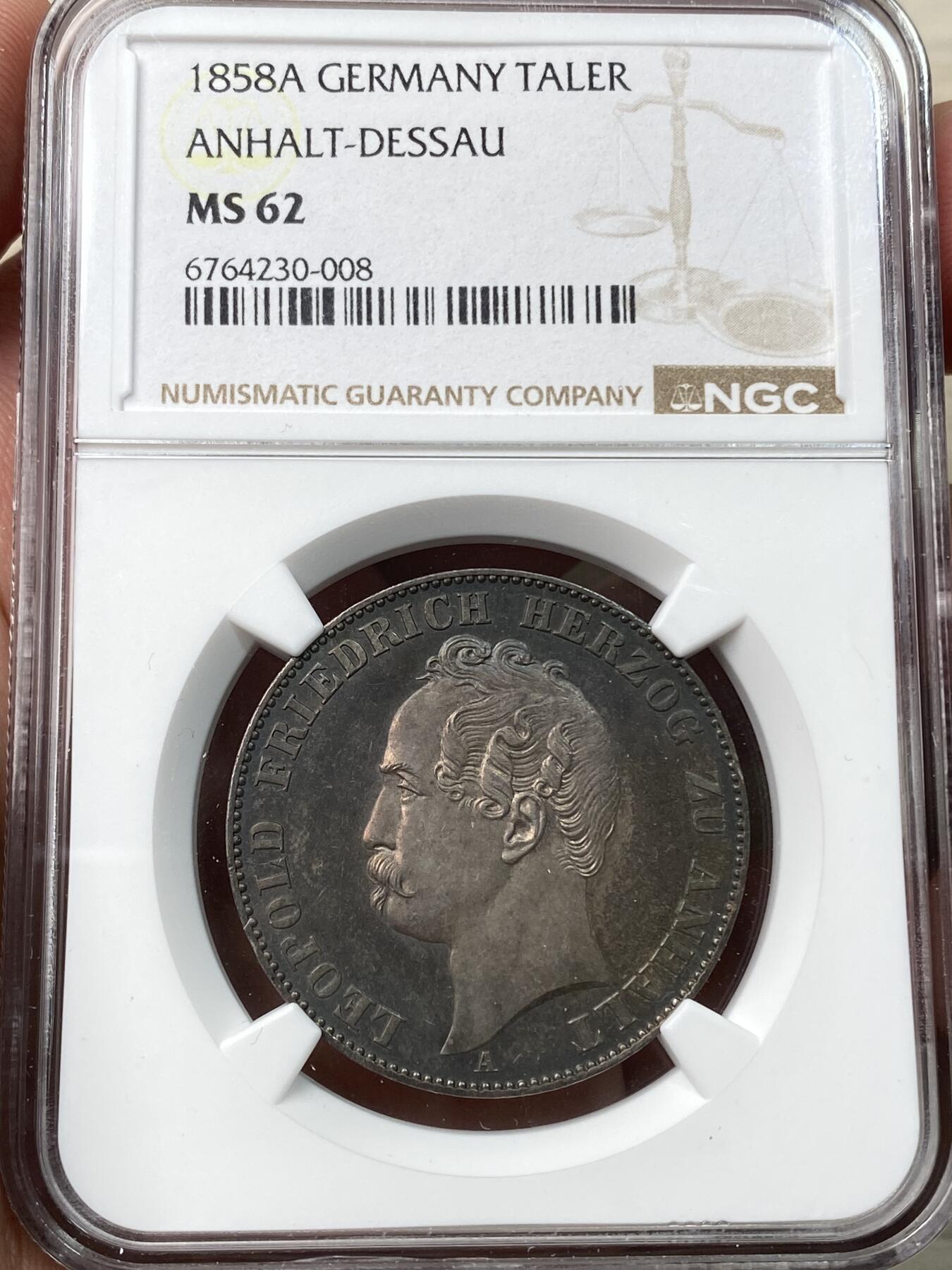 万国钱币拍卖第058期（万国新年大拍） NGC MS62 1858年德国安哈尔特-德邵双熊护盾流通泰勒 首年版本全深打 熊毛粒粒分明 原味玫瑰红彩渐变包浆环绕 难度极大的流通小邦品种