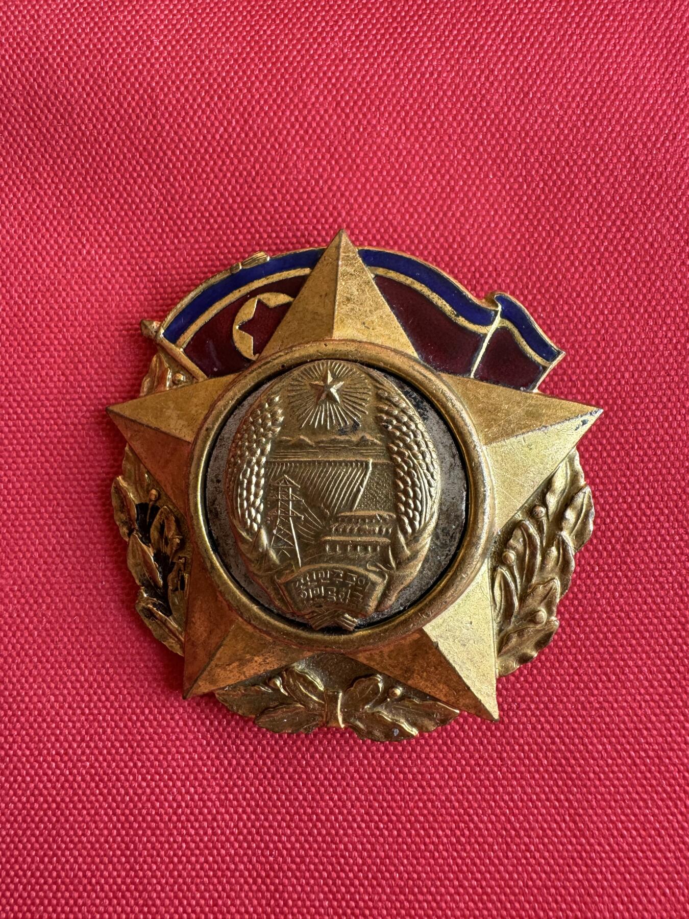 五哥徽章群   20号周六晚上八点4群联拍 朝鲜章