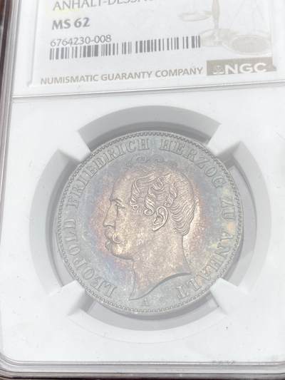 万国钱币拍卖第058期（万国新年大拍） NGC MS62 1858年德国安哈尔特-德邵双熊护盾流通泰勒 首年版本全深打 熊毛粒粒分明 原味玫瑰红彩渐变包浆环绕 难度极大的流通小邦品种