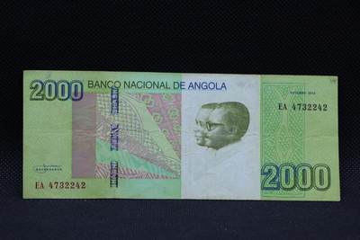 【淘币小摊】限时拍第八百三十四拍  纸币场  满百包邮可预留两周  周一统一发货  -  安哥拉2012年200克瓦查纸币【有折】