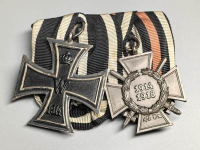 小驴勋章奖章收藏12月20日周六晚六点拍卖（珍爱和平，收藏战争，铭记历史，勿忘国耻，忠党爱国。有偿代拍，送拍规则在简介最后，参拍须阅读规则后再参拍，关系到运费包装发货时效真假辨别等关键信息，拍卖时不再发原图，看大图店主微信码在拍卖店铺介绍里） - 德国一战二级铁十字勋章（铁质核心黑漆环打KAG标）佩剑兴登堡奖章（钢制镀铜背打O&B标）联排礼服挂