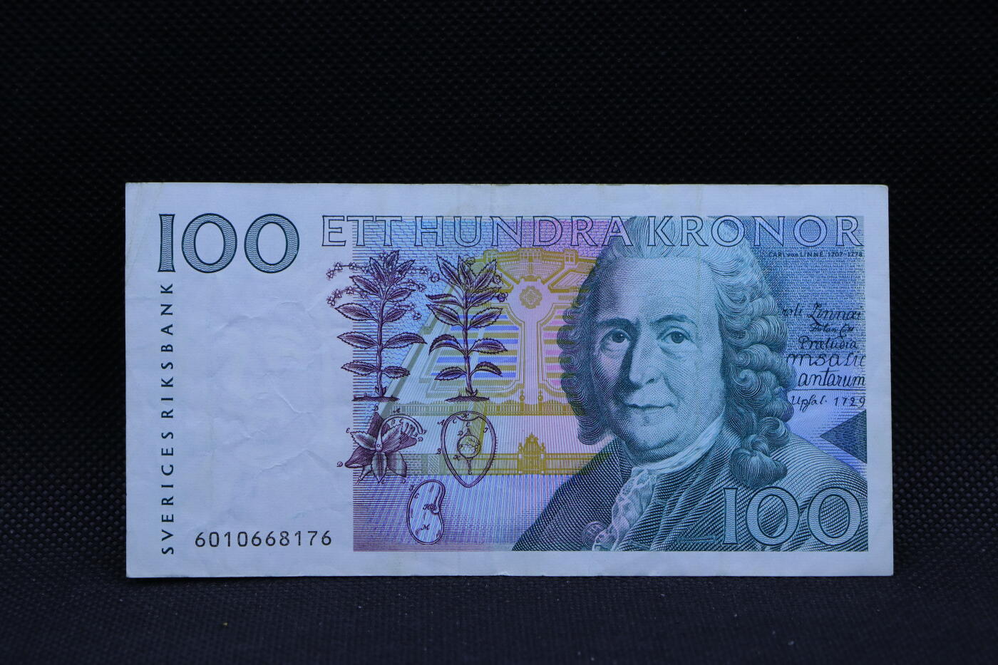 【淘币小摊】限时拍第八百三十四拍  纸币场  满百包邮可预留两周  周一统一发货   瑞典100克朗纸币【有折】