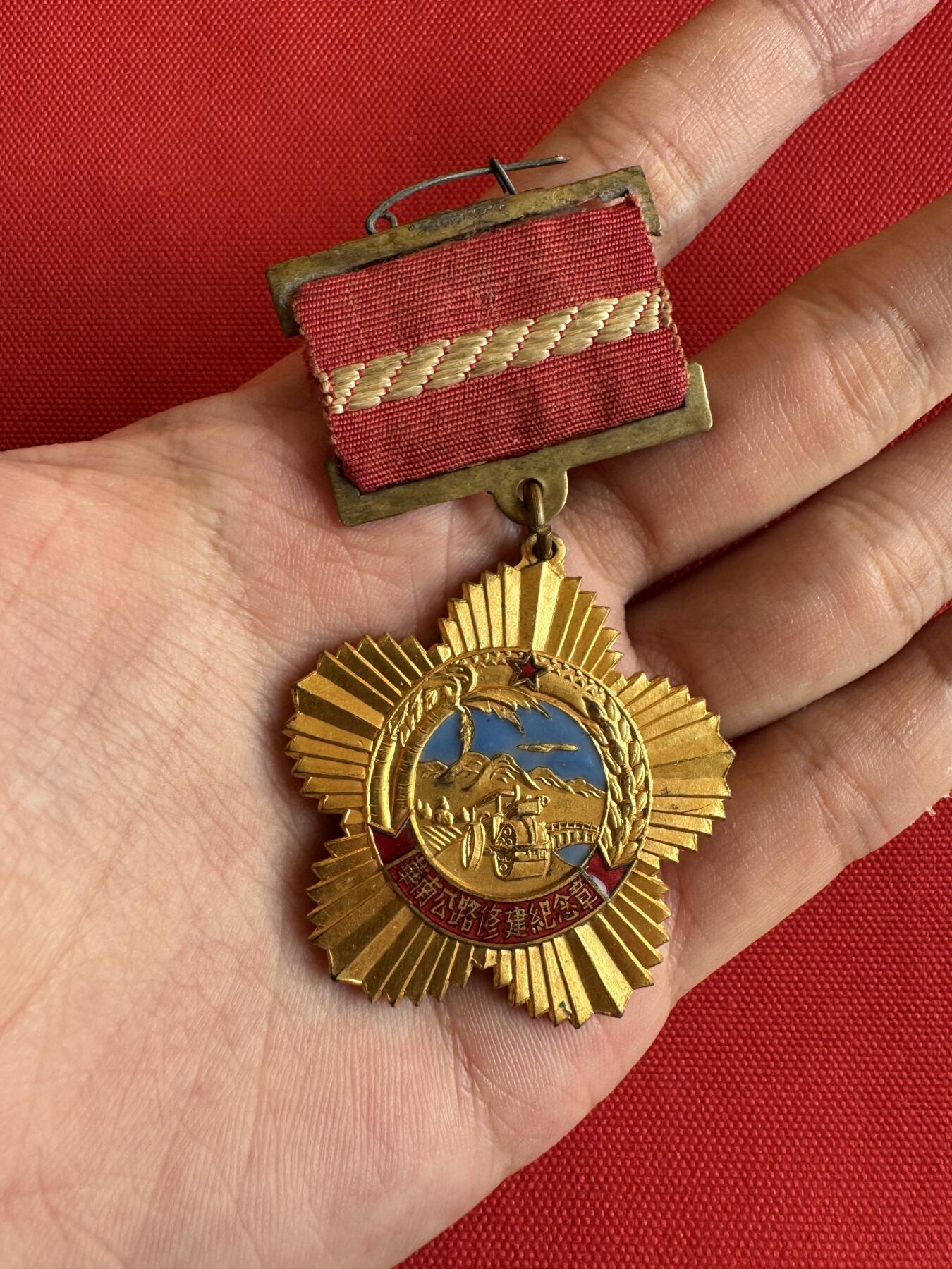 五哥徽章群   20号周六晚上八点4群联拍