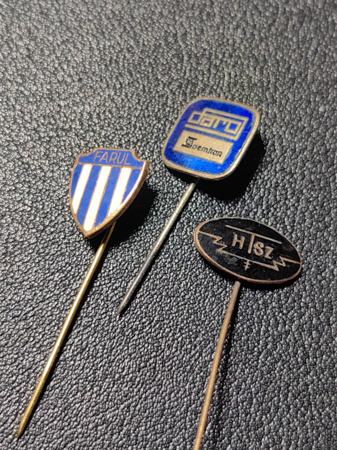 靖甫拍卖第十三场 铜珐琅徽章三枚