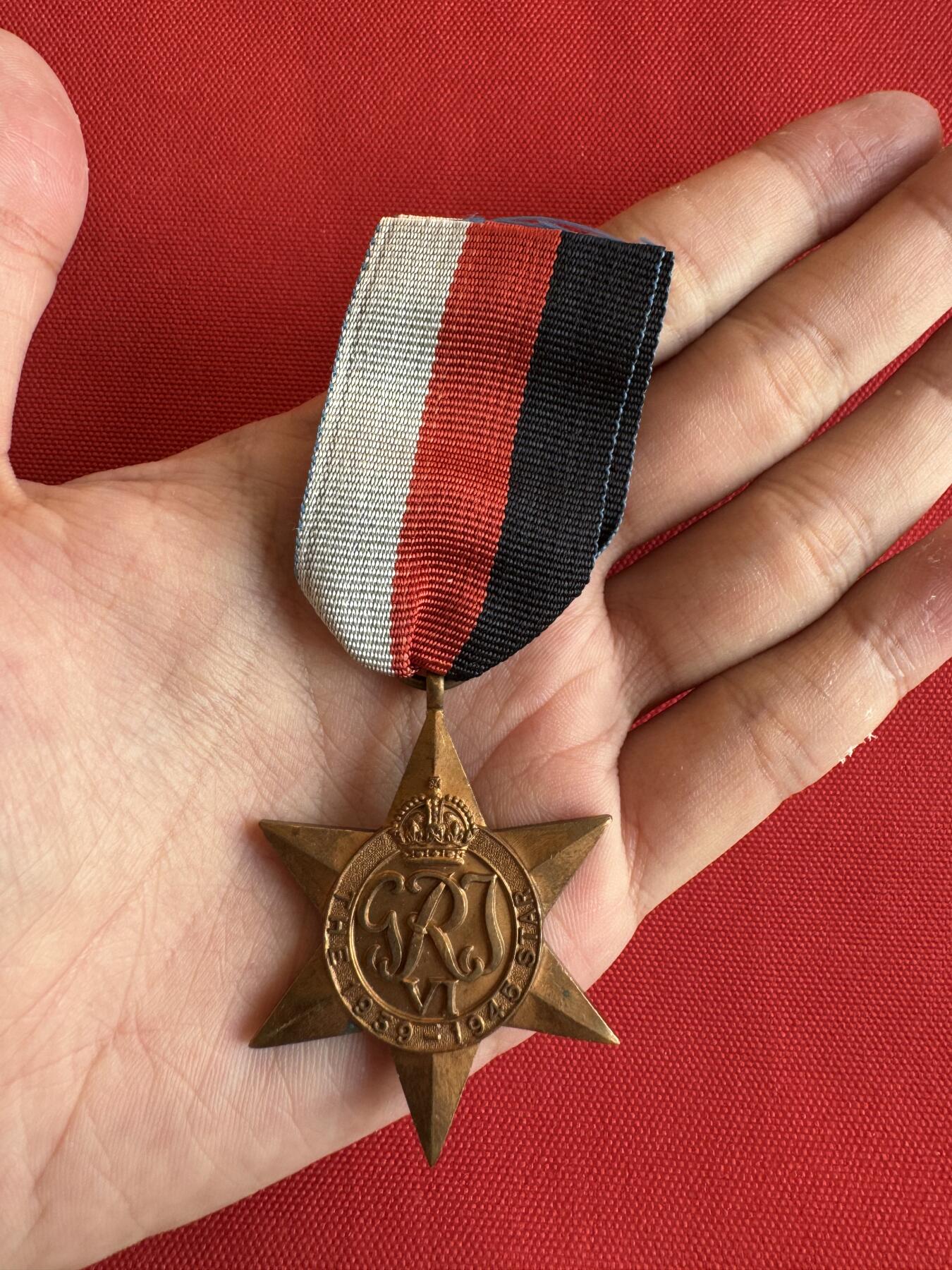 五哥徽章群   20号周六晚上八点4群联拍 铜章