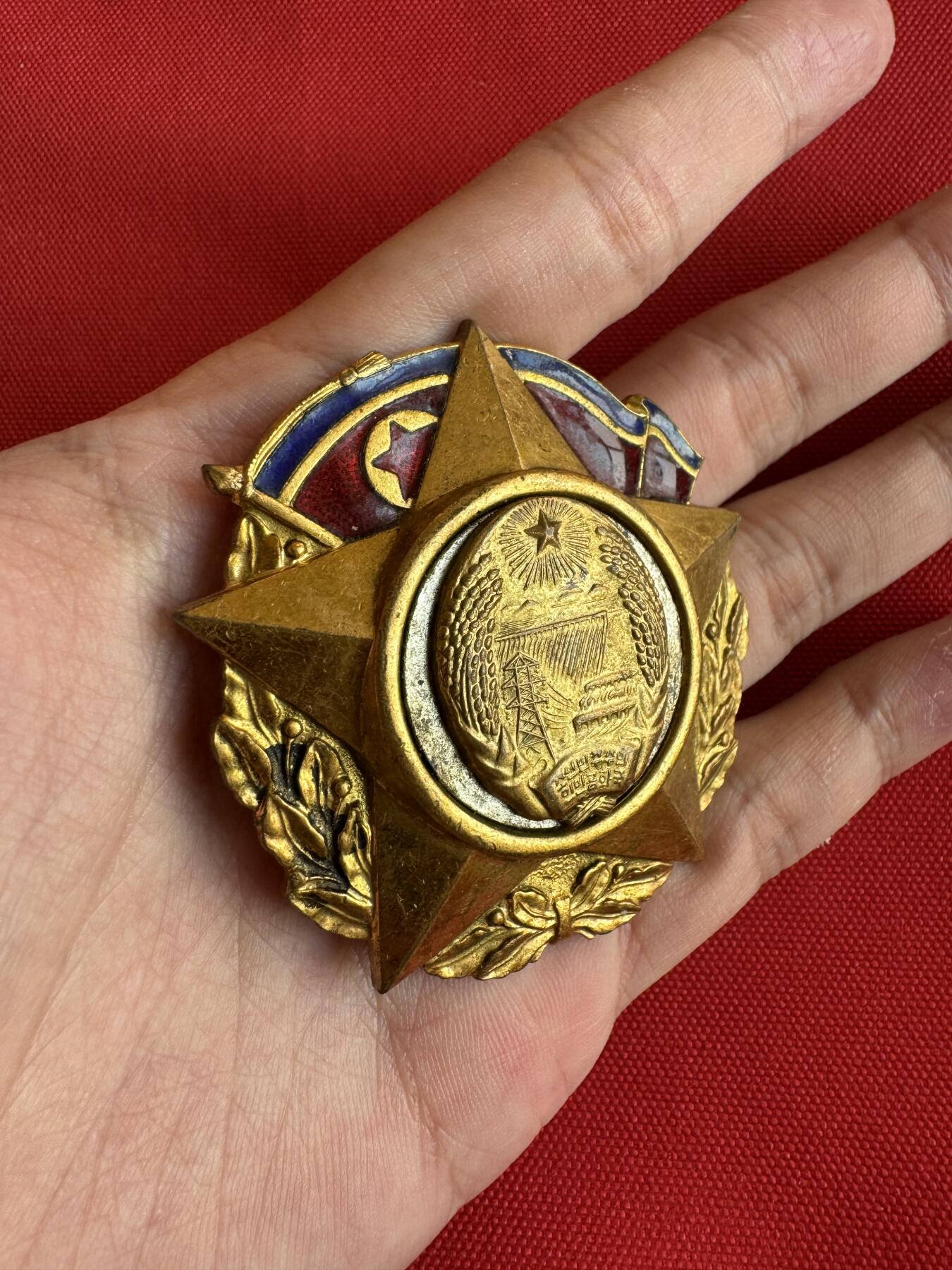 五哥徽章群   20号周六晚上八点4群联拍 朝鲜章