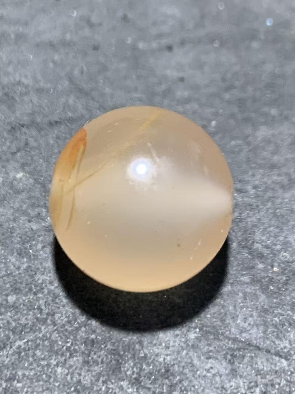 精美川料南红玛瑙荔枝冻飘红圆珠一颗！，