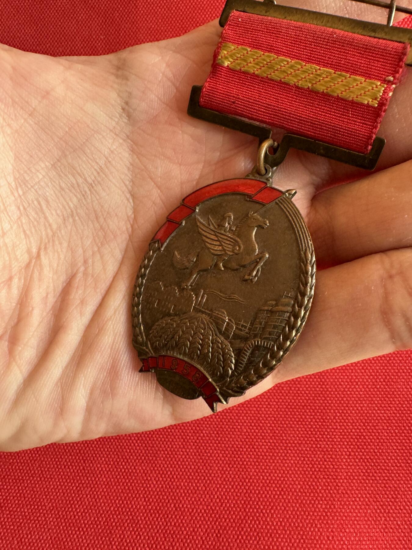 五哥徽章群   20号周六晚上八点4群联拍