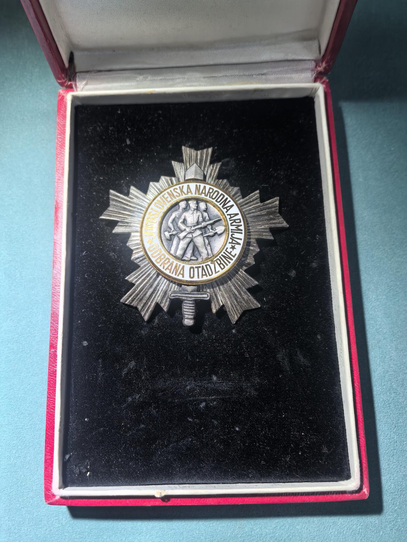 盛世勋华——号角文化勋章邮票专场拍卖第294期 南斯拉夫三级人民军勋章 银制 带原盒