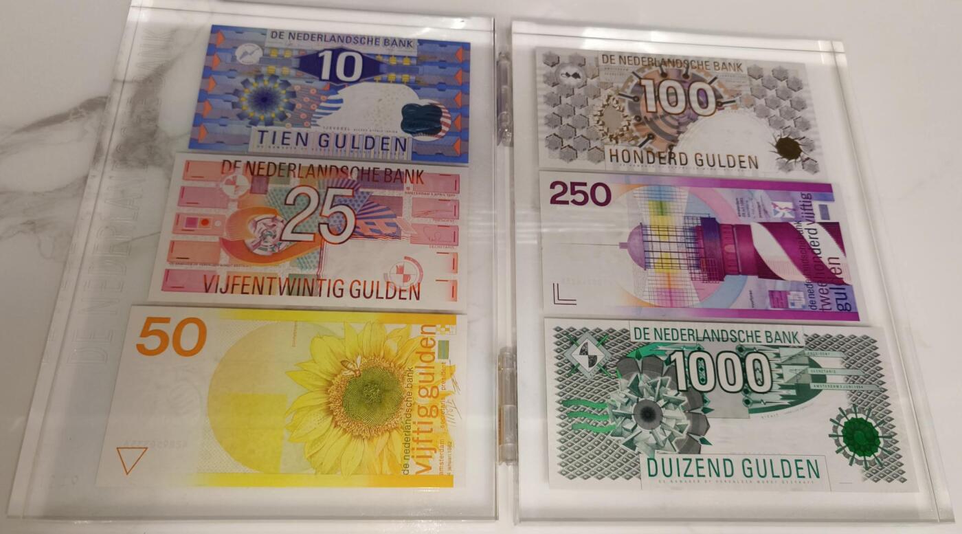 《艾美收藏》第225期-12.15周日外币精选场 荷兰银行原装水晶密封纸币10、25、50、100、250、1000盾全新UNC，合页有瑕如图所示