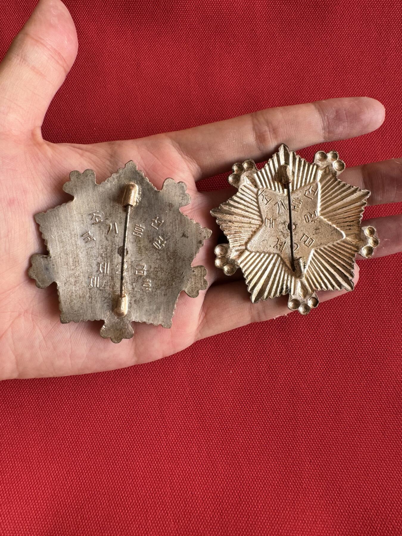 五哥徽章群   20号周六晚上八点4群联拍 朝鲜章