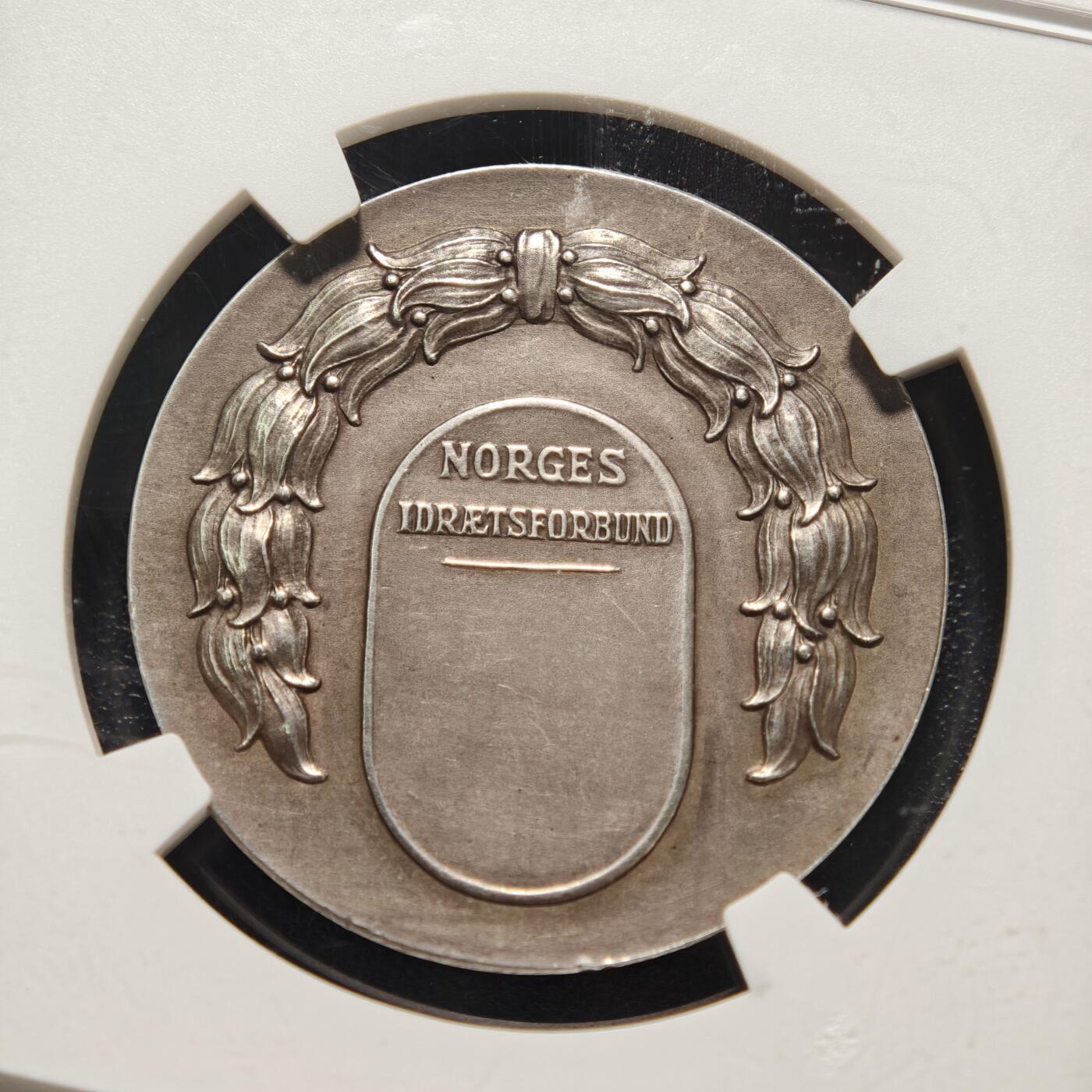 【德藏】世界币章拍卖第158期（拍品征集中~欢迎藏友联系） 20世纪 挪威国家体育联合会（Norges Idrettsforbund）颁发新艺术风格体育荣誉奖章纪念银章 由法国著名雕塑家欧仁·拉森（Eugène Lauste）设计 原味包浆 NGC MS63