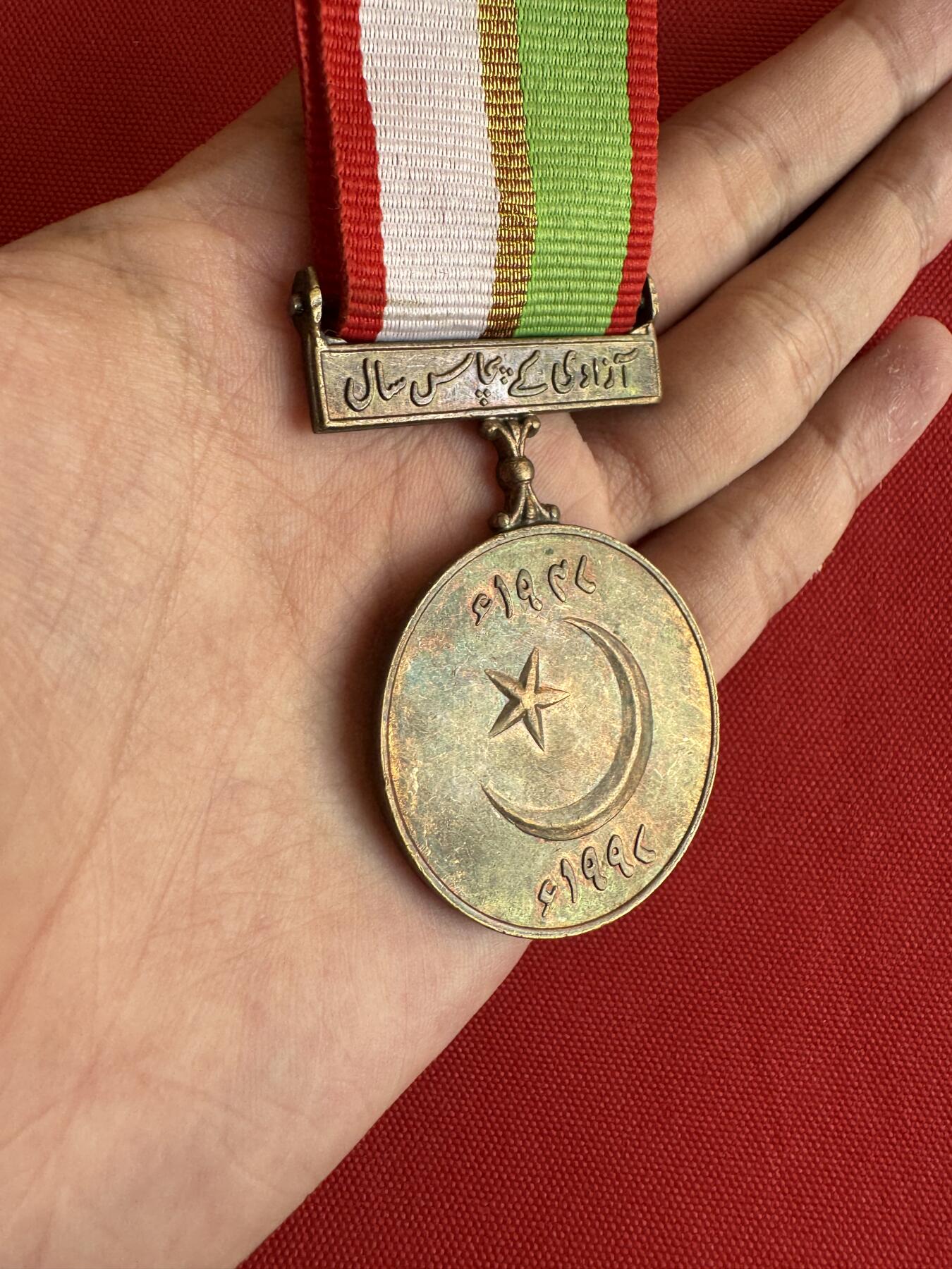 五哥徽章群   20号周六晚上八点4群联拍 铜章