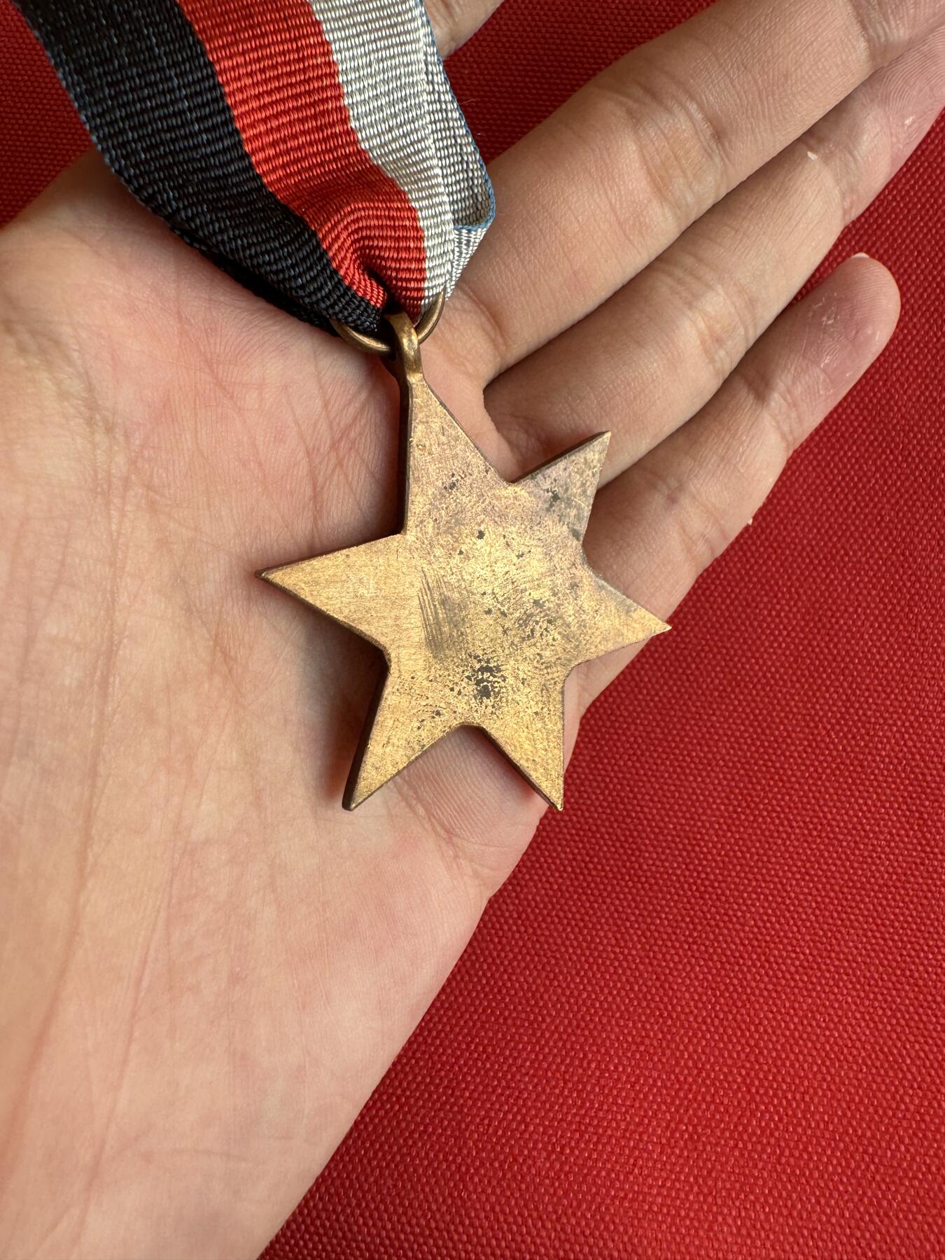 五哥徽章群   20号周六晚上八点4群联拍 铜章