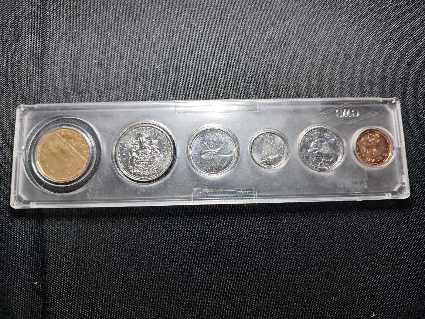 KK钱币收藏小铺 《套币 好品/批量散币专场》  2月预留时间 周末发货  1993加拿大大小面值清年一套