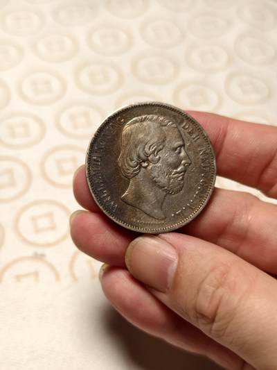 抚柳草堂-第三期章牌钱币 奖章勋章限时免佣 满百包邮 放漏专场 - 1872荷兰王国威廉三世2.5GULDEN银币 重25g 稀少945高银品种 带点彩光浮雕也漂亮