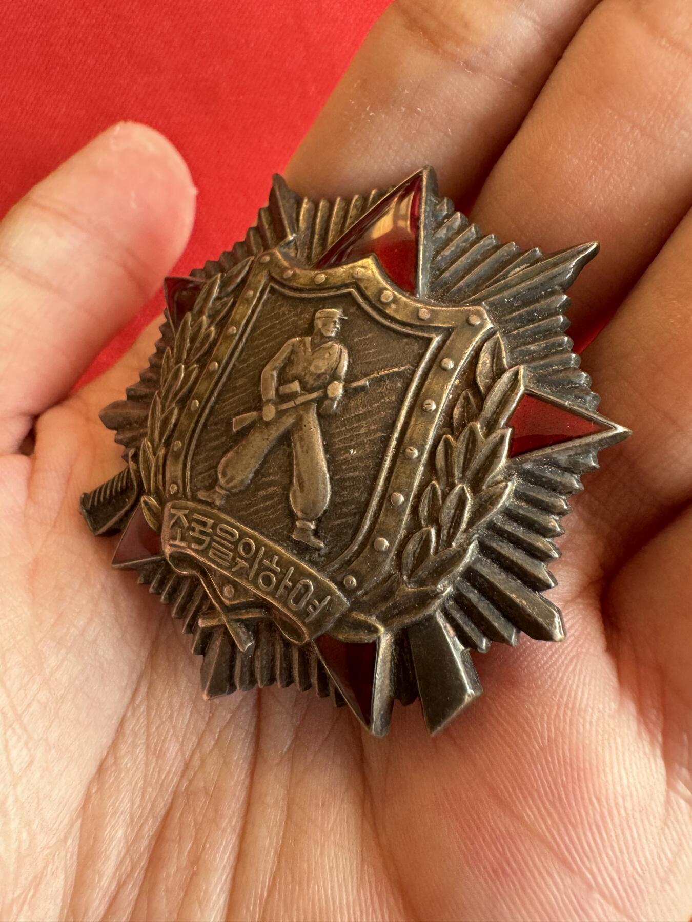 五哥徽章群   20号周六晚上八点4群联拍 银章