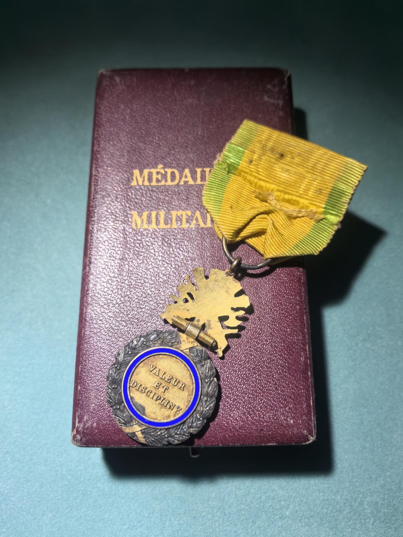 盛世勋华——号角文化勋章邮票专场拍卖第294期 法国军事奖章 三共银版 950银 带定制版原盒