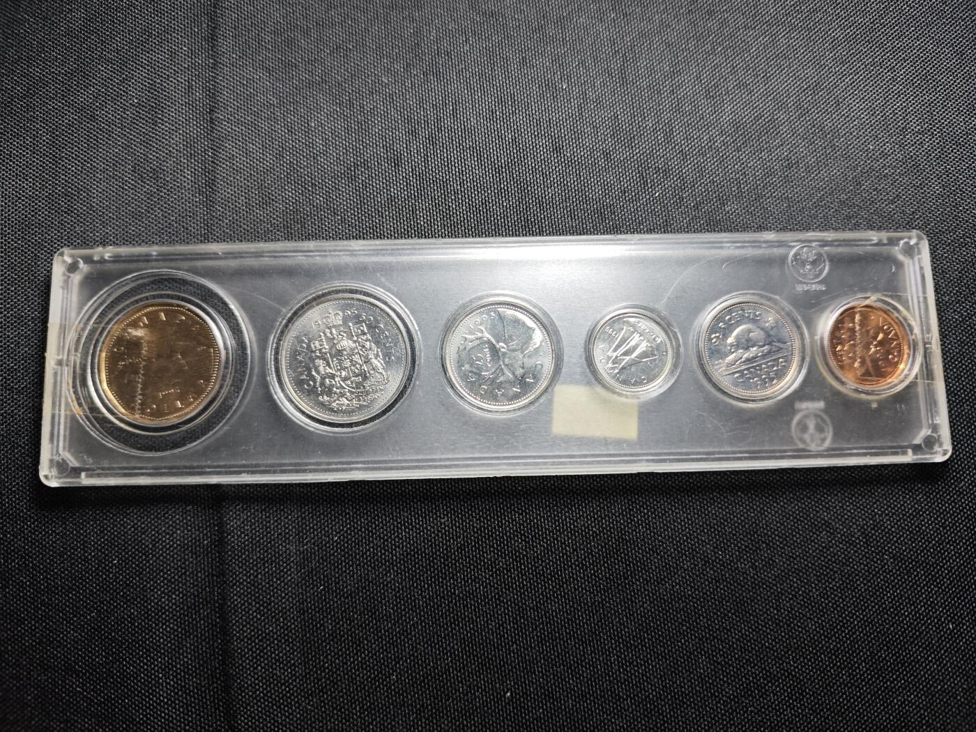 KK钱币收藏小铺 《套币 好品/批量散币专场》  2月预留时间 周末发货  1995加拿大大小面值清年一套