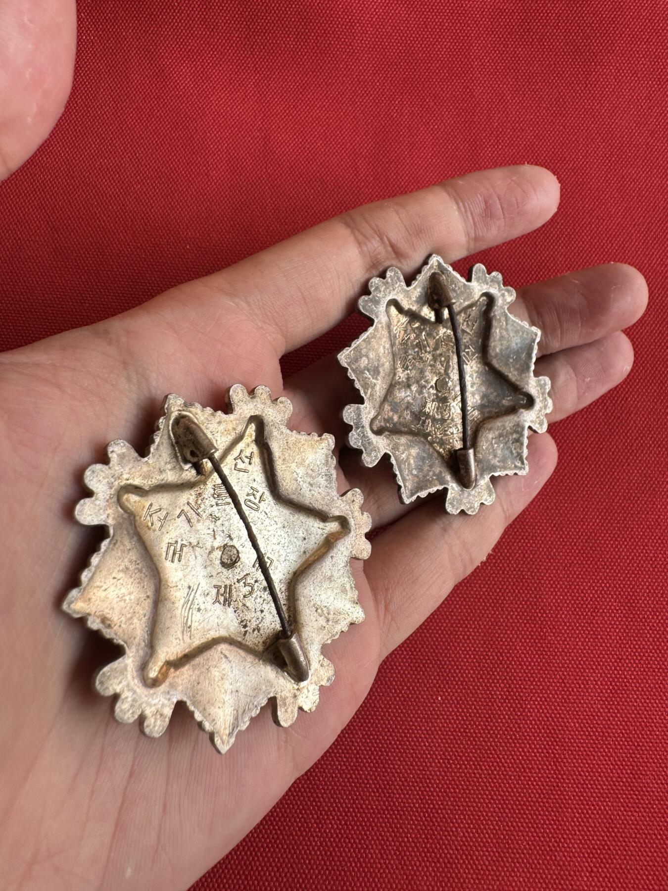 五哥徽章群   20号周六晚上八点4群联拍 朝鲜章