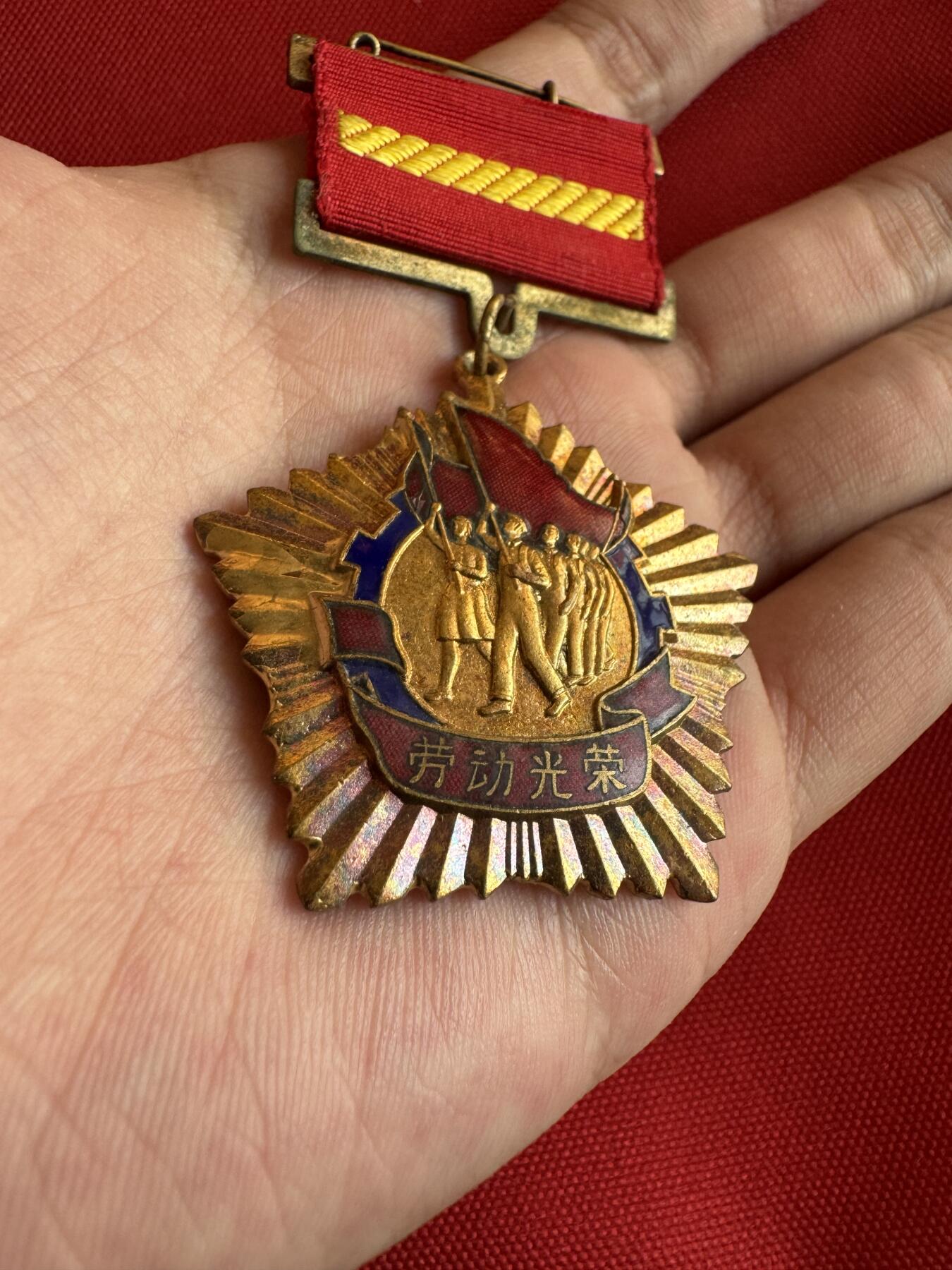 五哥徽章群   20号周六晚上八点4群联拍