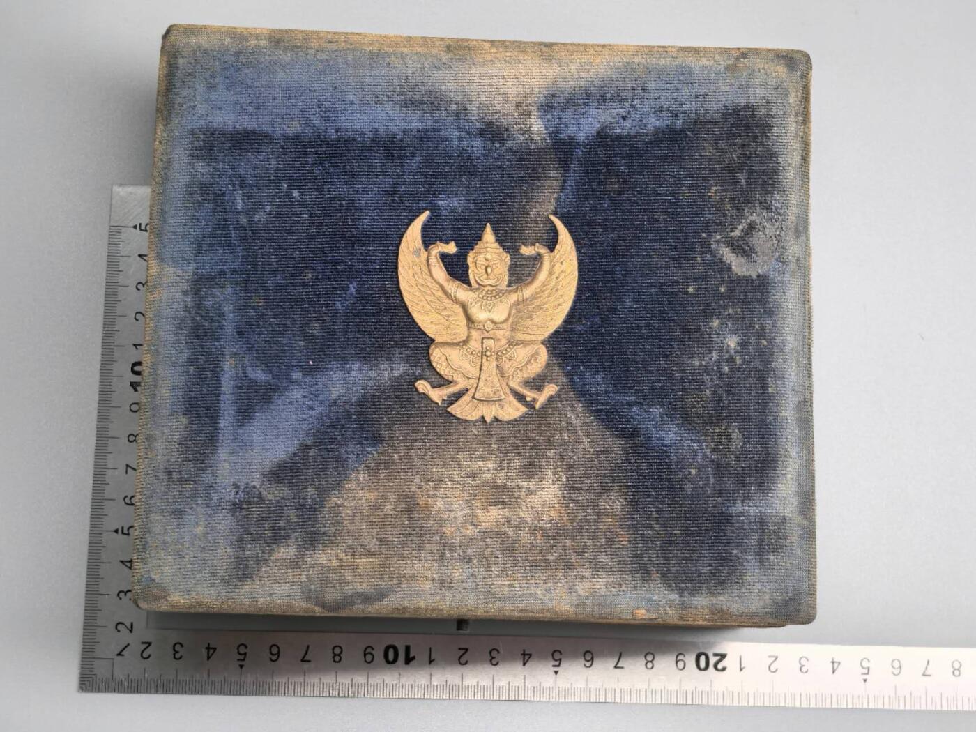 小驴勋章奖章收藏12月20日周六晚六点拍卖（珍爱和平，收藏战争，铭记历史，勿忘国耻，忠党爱国。有偿代拍，送拍规则在简介最后，参拍须阅读规则后再参拍，关系到运费包装发货时效真假辨别等关键信息，拍卖时不再发原图，看大图店主微信码在拍卖店铺介绍里） 泰国大十字级皇冠勋章，银质珐琅，包浆厚重，盒子为早期样式。