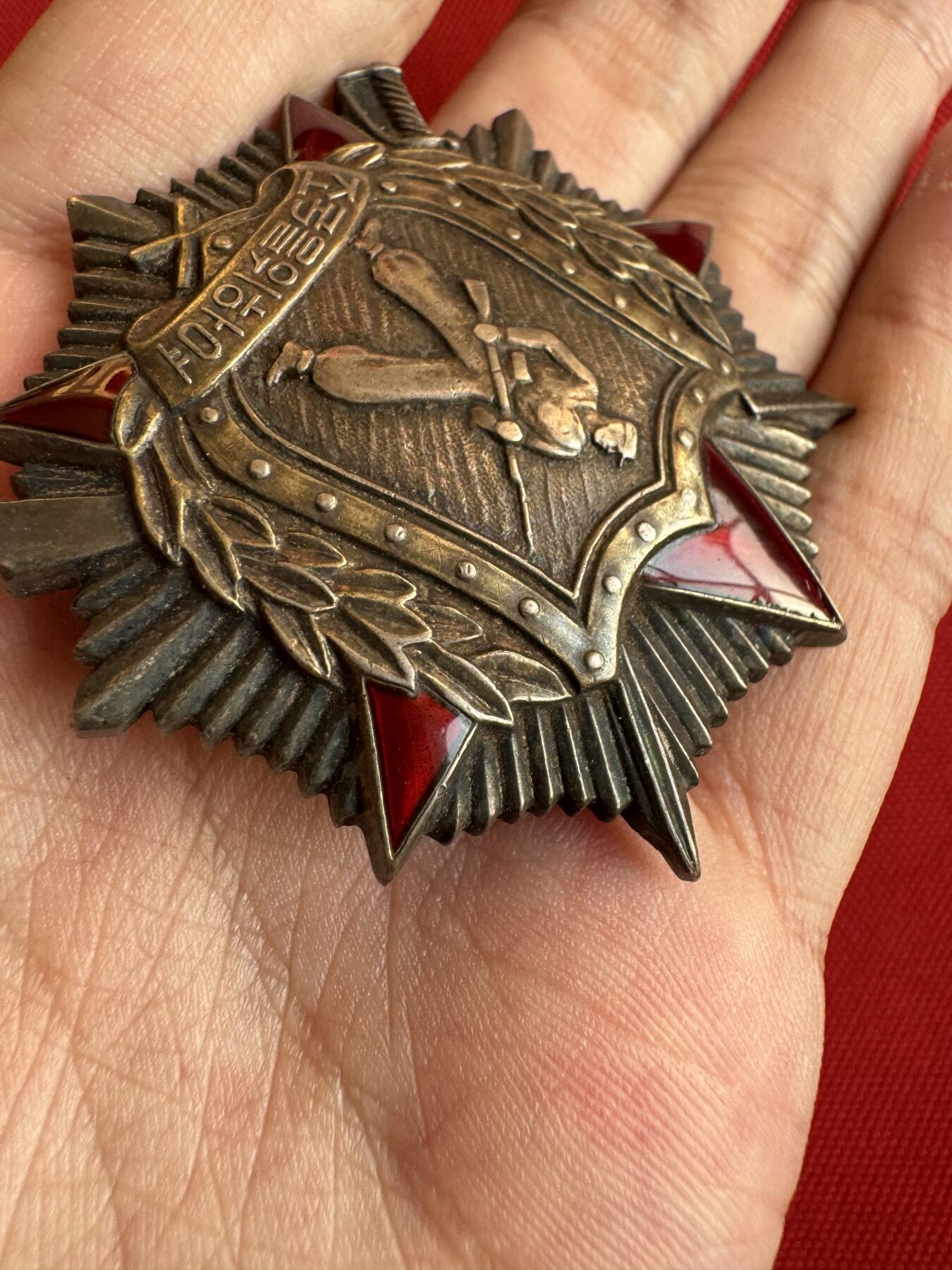 五哥徽章群   20号周六晚上八点4群联拍 银章