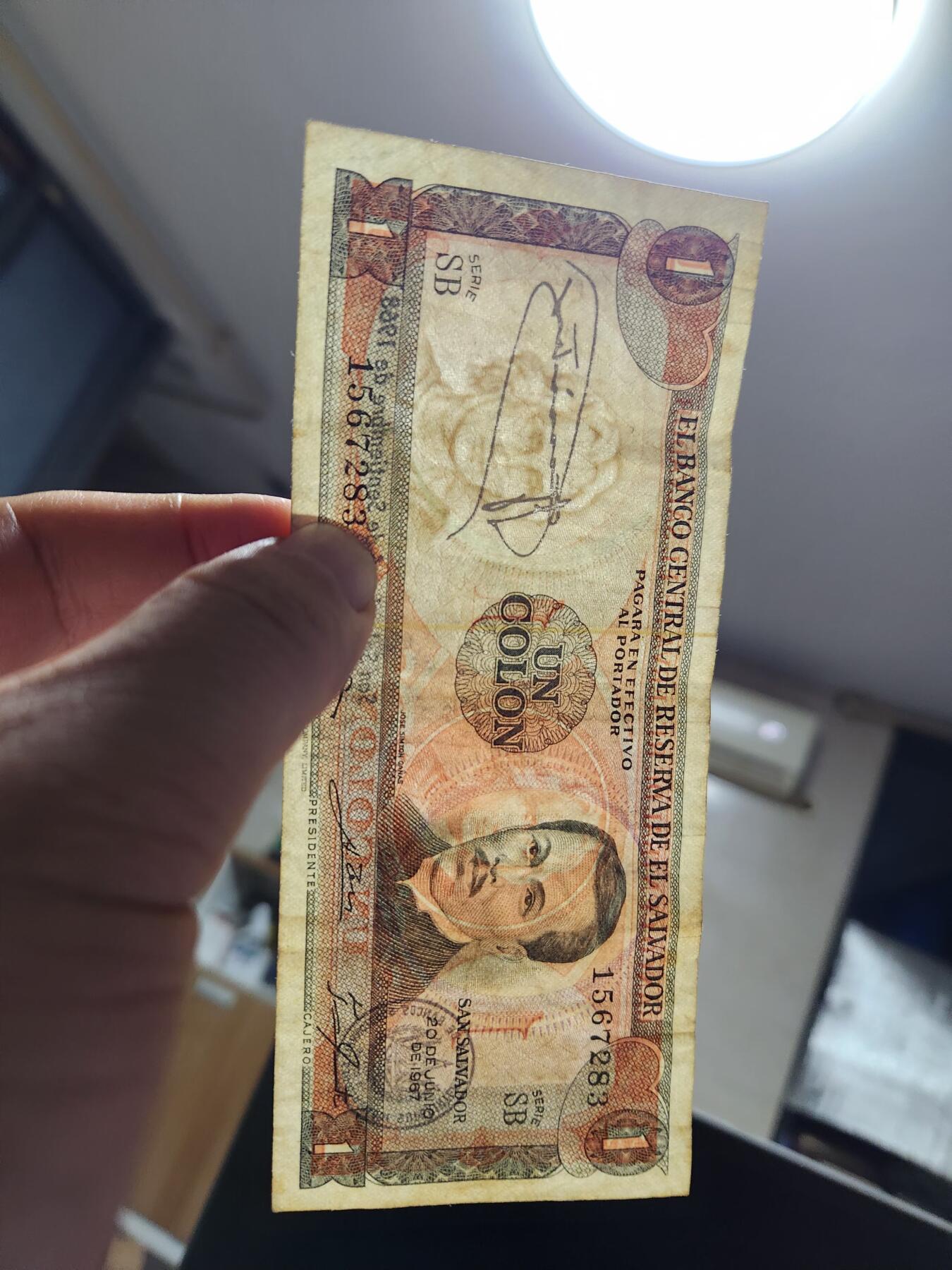 12月21号晚上8点 外国纸币自动截拍第75场 萨尔瓦多1967年1科朗纸币 第二版，稀少