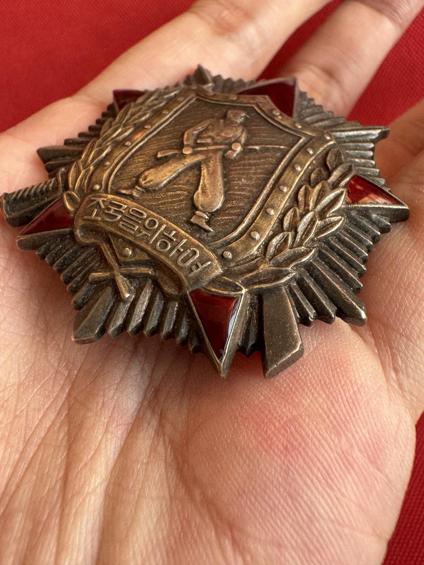 五哥徽章群   20号周六晚上八点4群联拍 银章