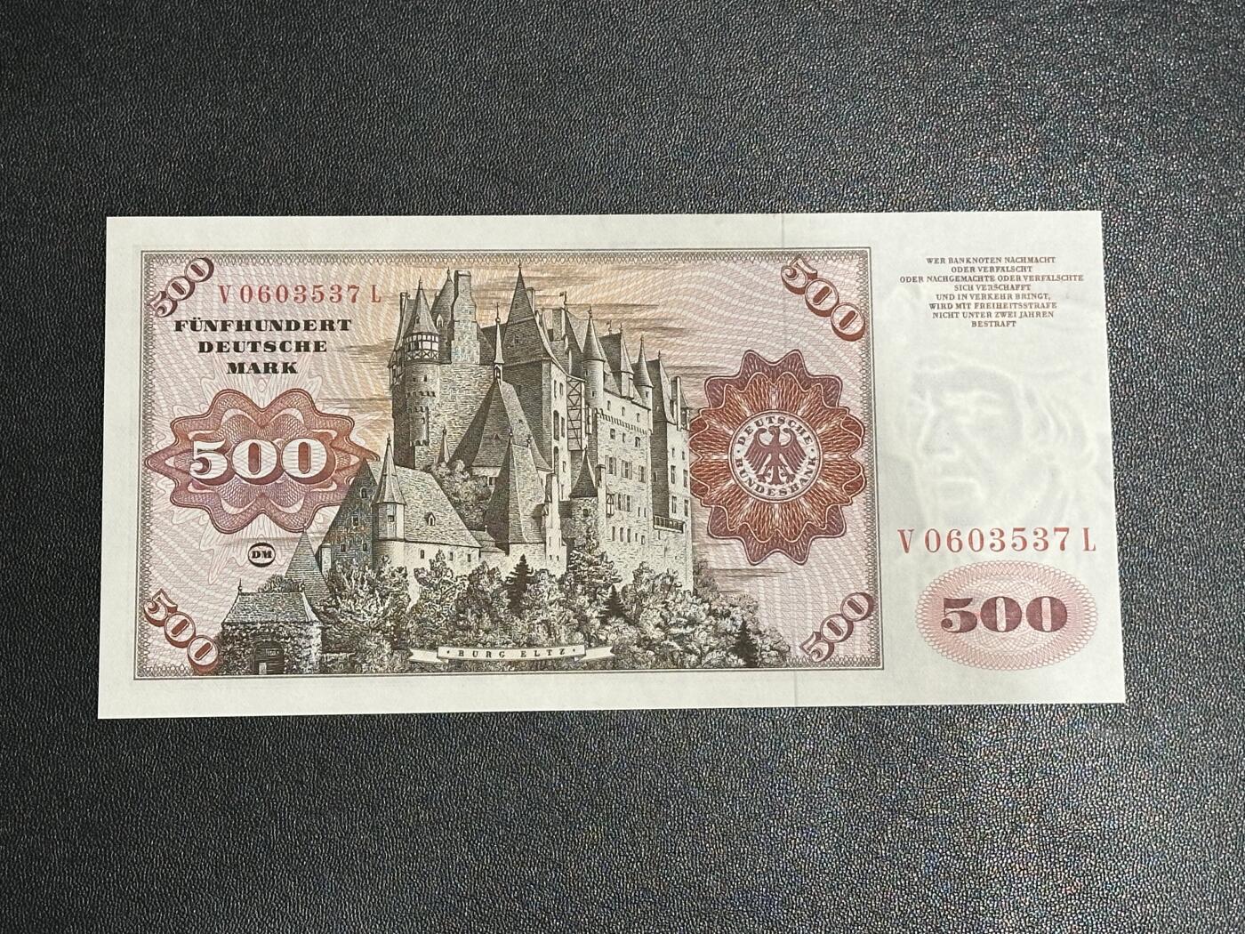 《外钞收藏家》第五百九十五期（优品场）（本平台长期征集拍品、欢迎藏友们联系合作）