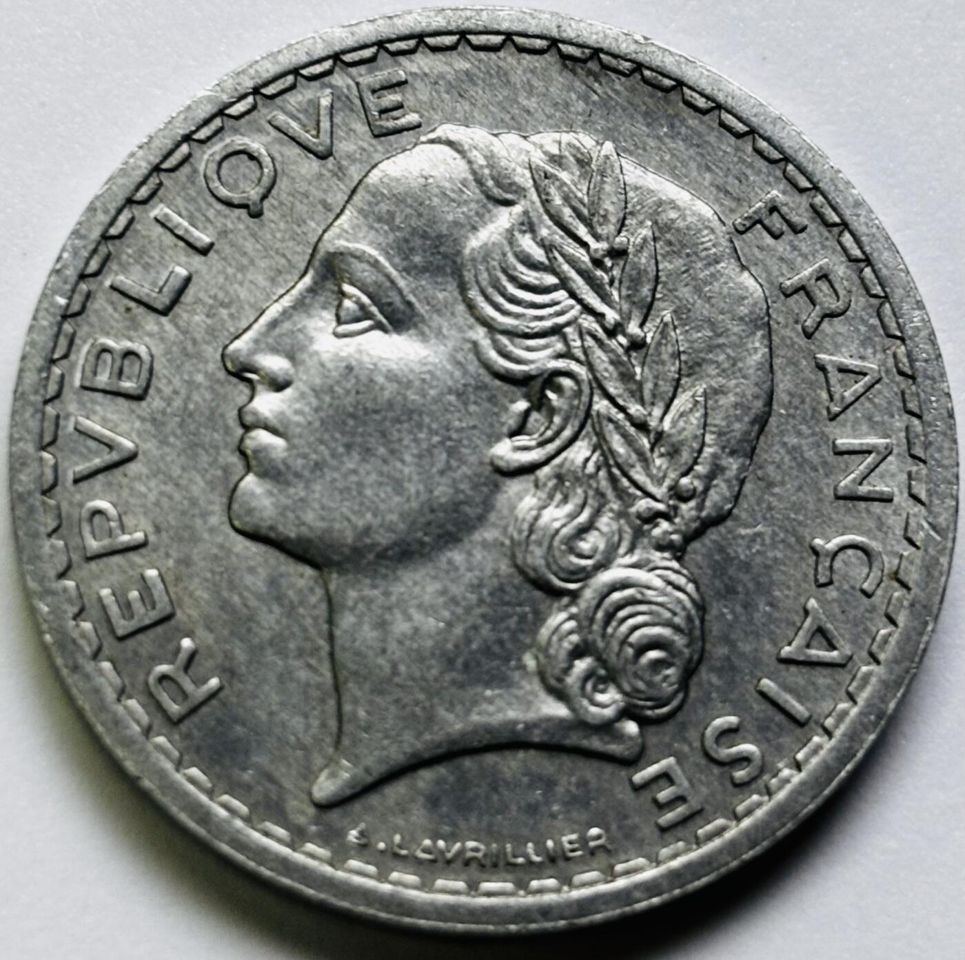 文馨钱币收藏第 286 场，圣诞节专场【 长期接收代拍品低至 0 佣金】 1945 年法兰西第四共和国 第一版本 5 法郎大铝币，首发年