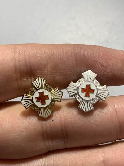 远东徽章小铺12月21日周日晚上9点结束 - 纯银赤十字金银略章