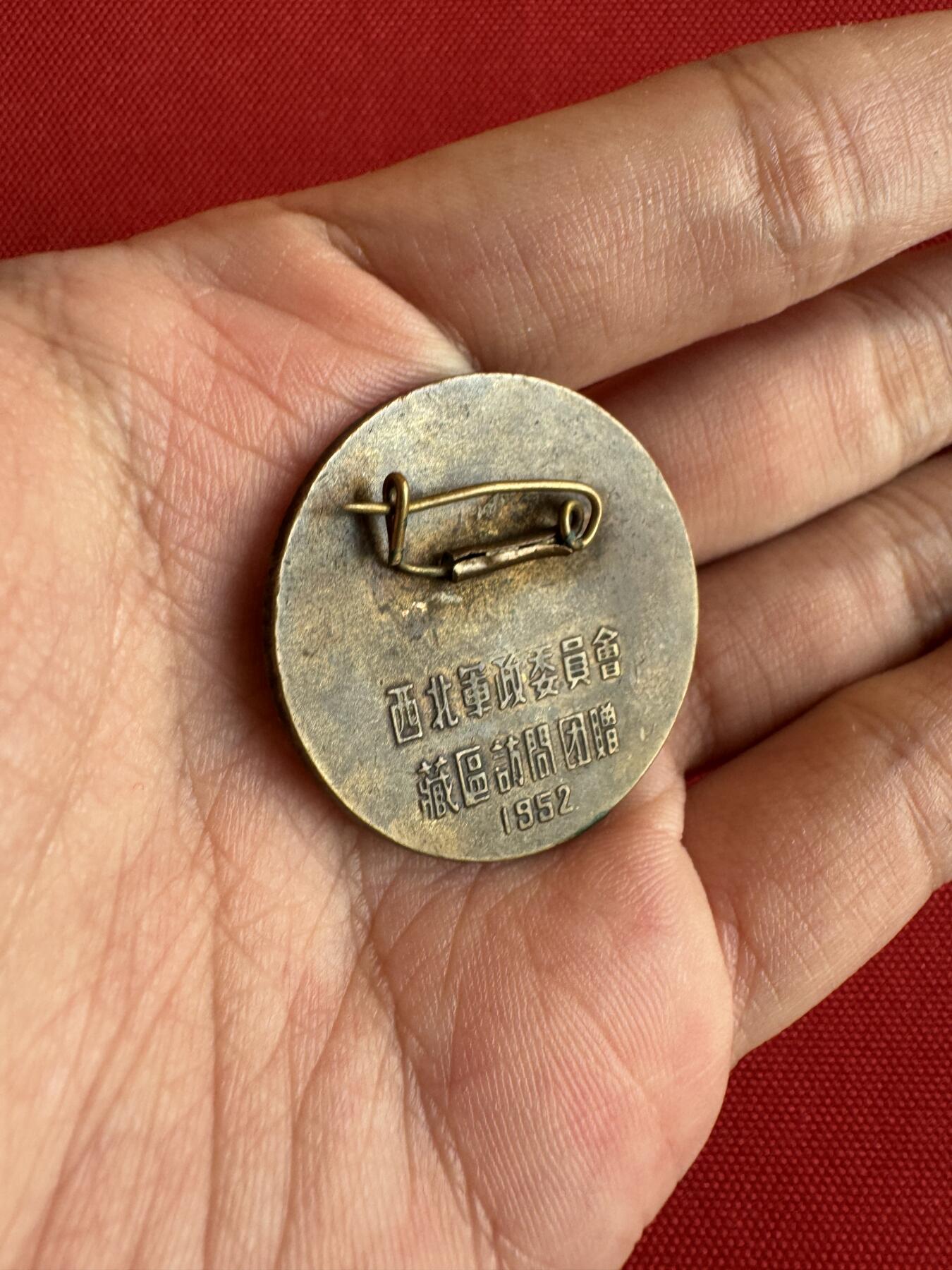 五哥徽章群   20号周六晚上八点4群联拍 铜章