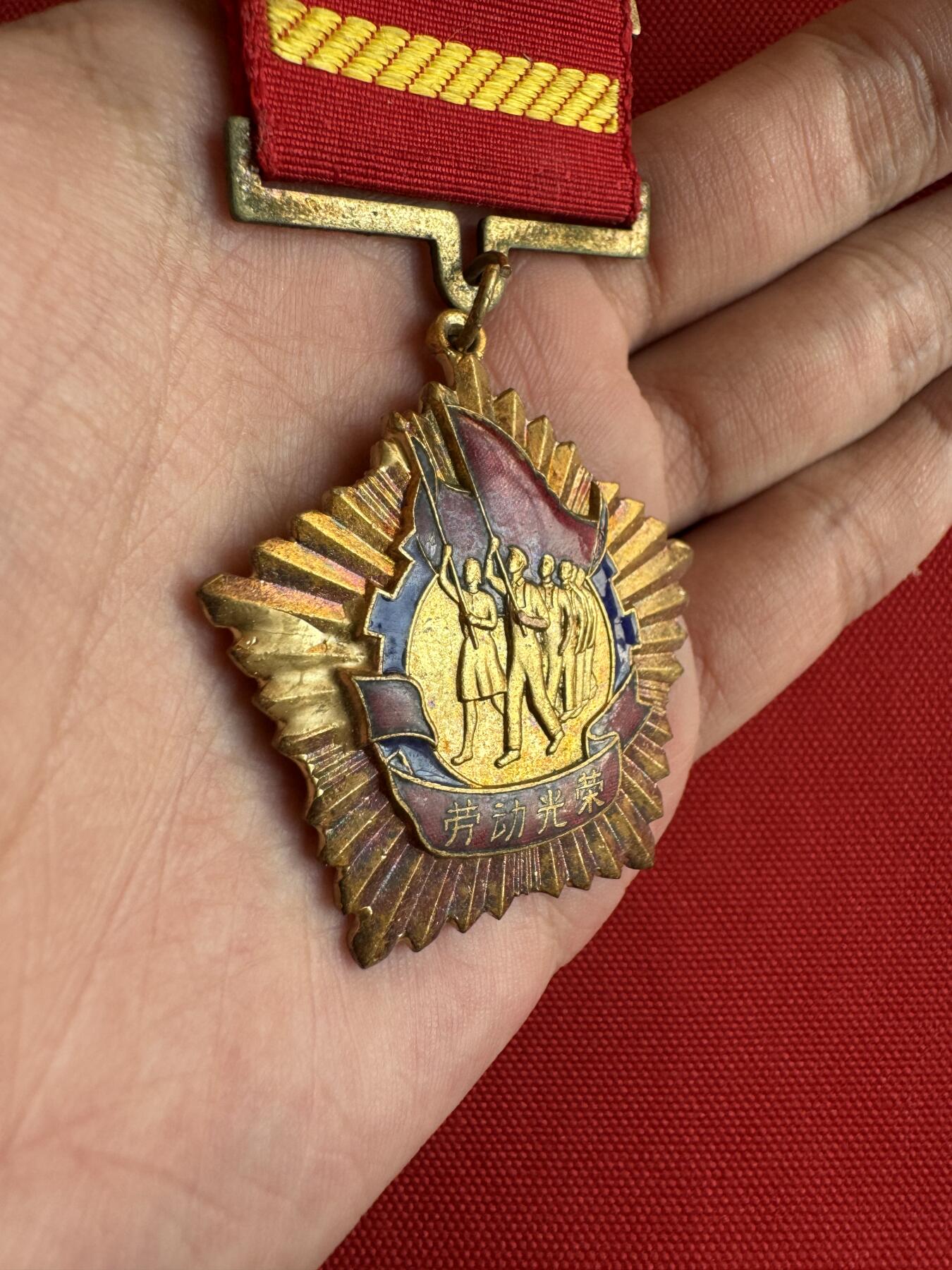 五哥徽章群   20号周六晚上八点4群联拍